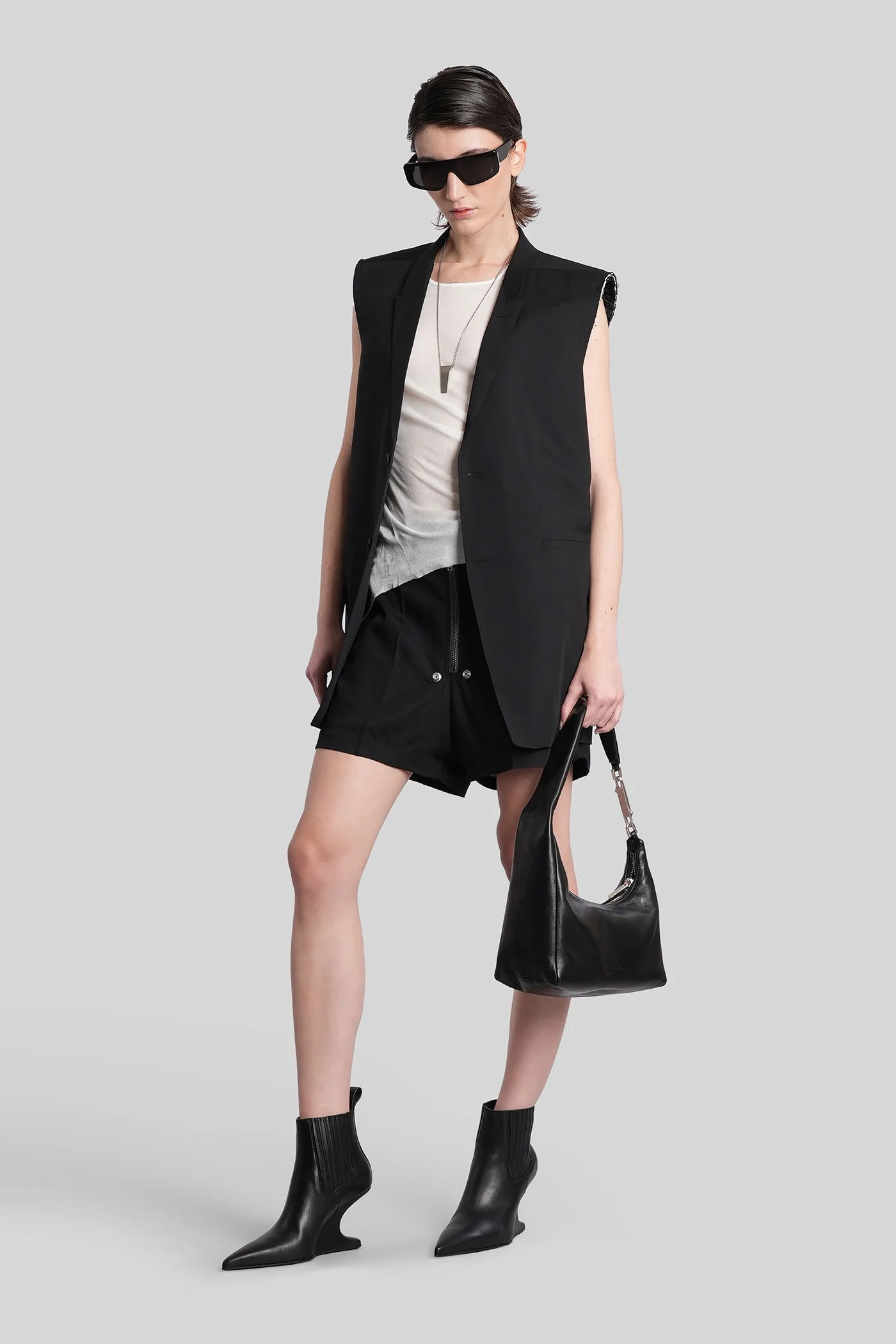 Tailored shorts Shorts in black wool - Image 2