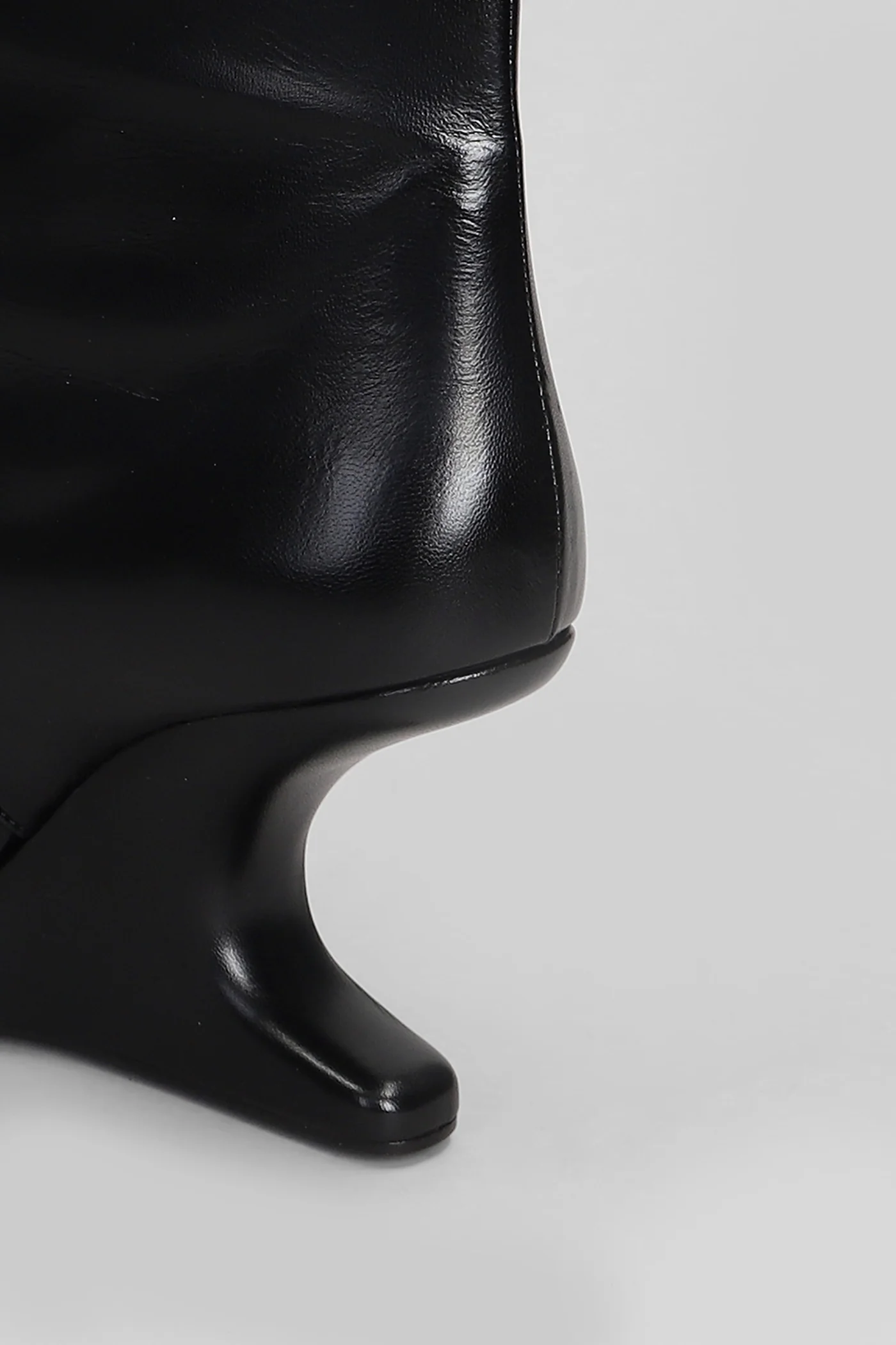 Winged cantilever 8 Sandals in black leather - Image 5