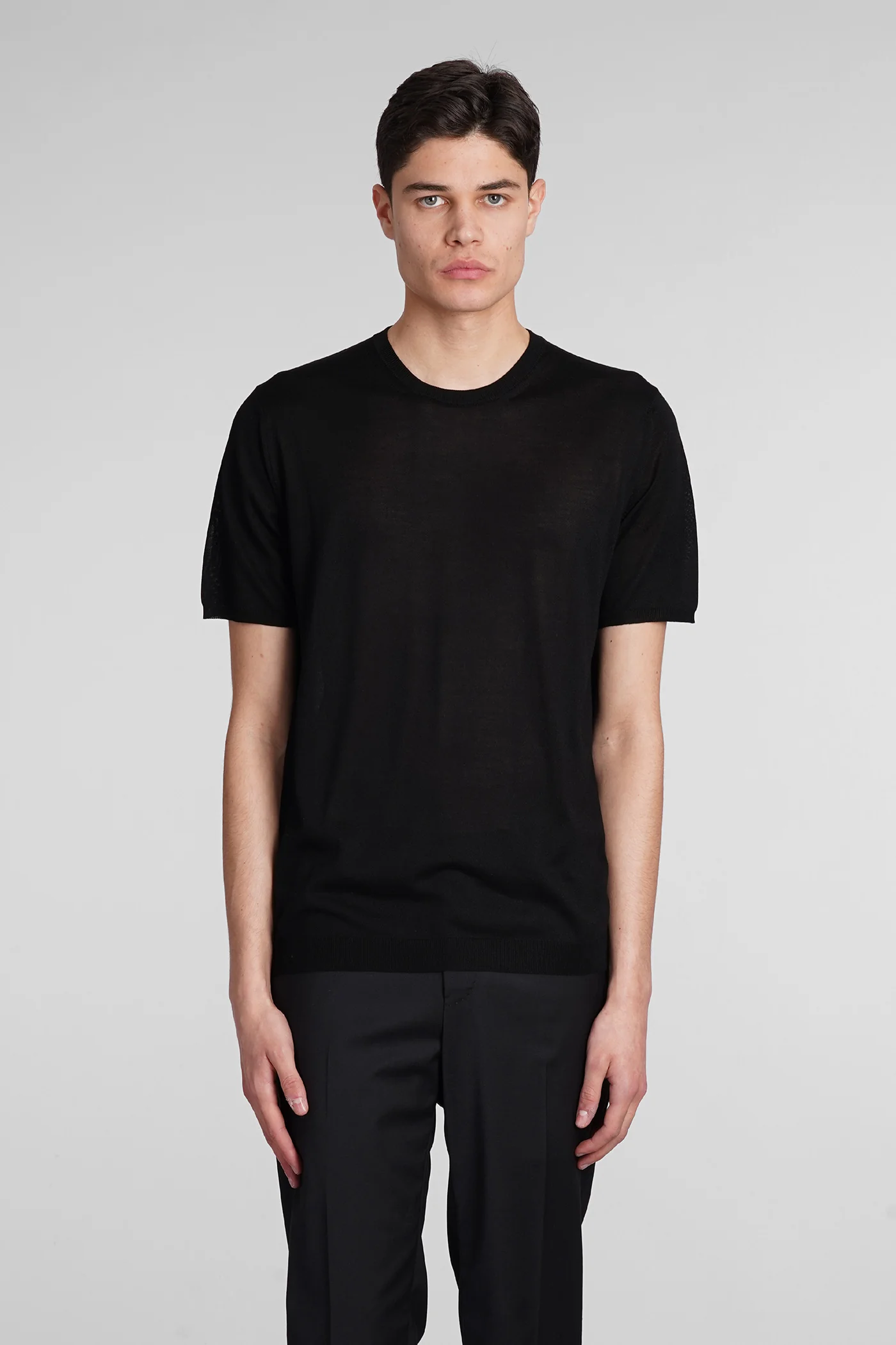 T-Shirt in black silk