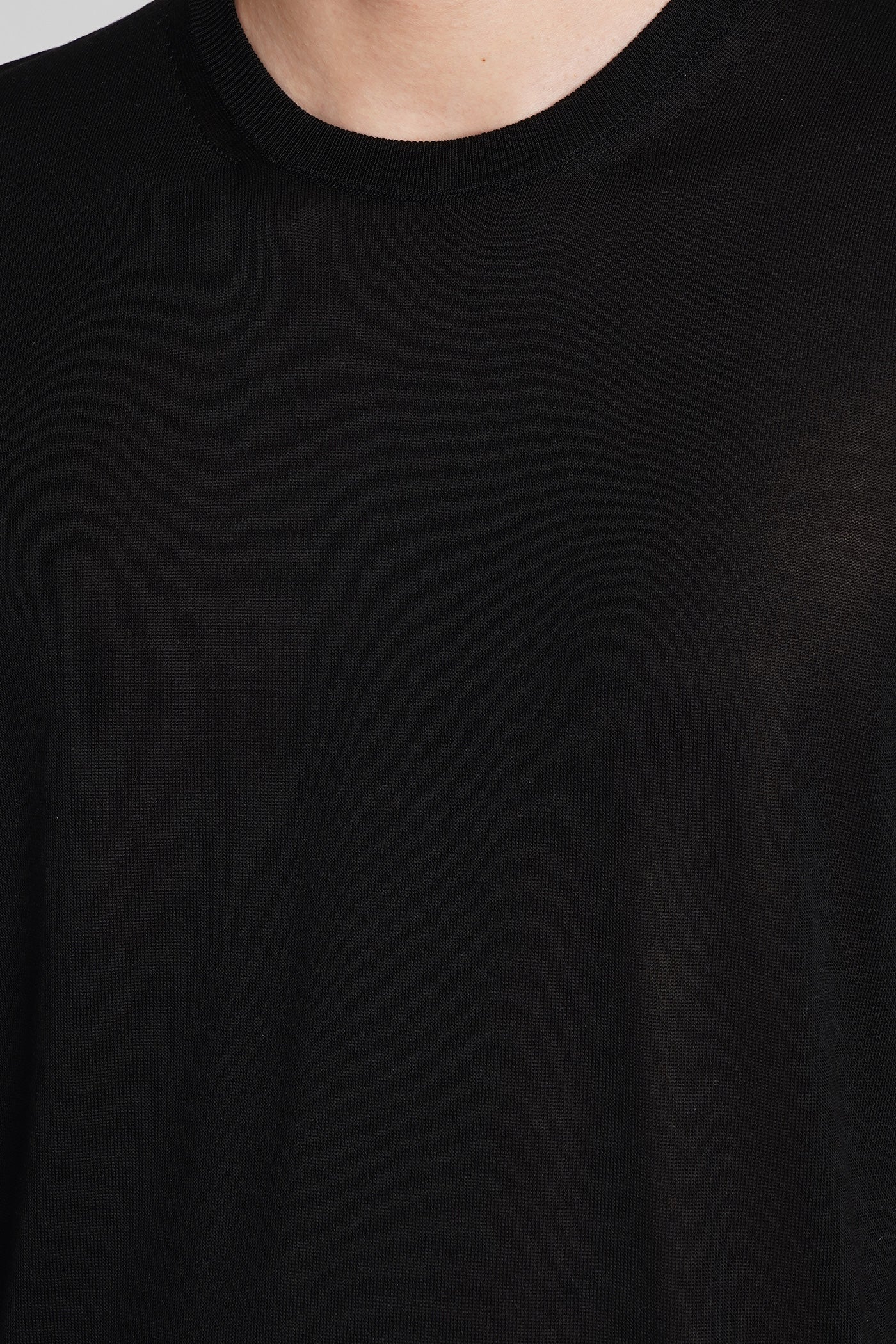 T-Shirt in black silk - Image 5