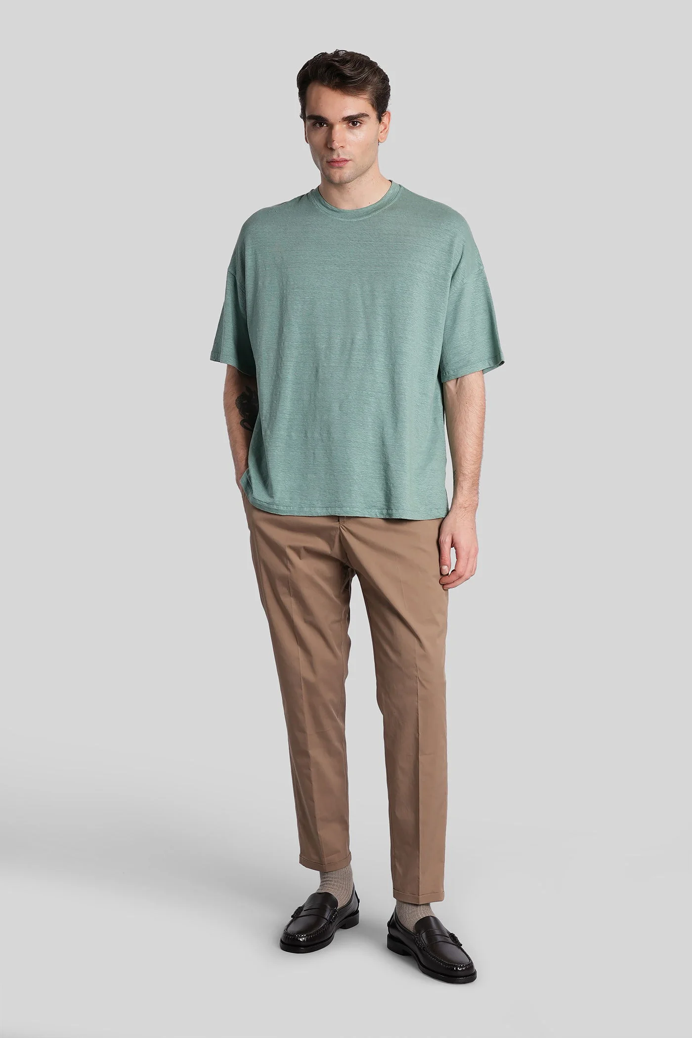 T-Shirt in green linen - Image 2