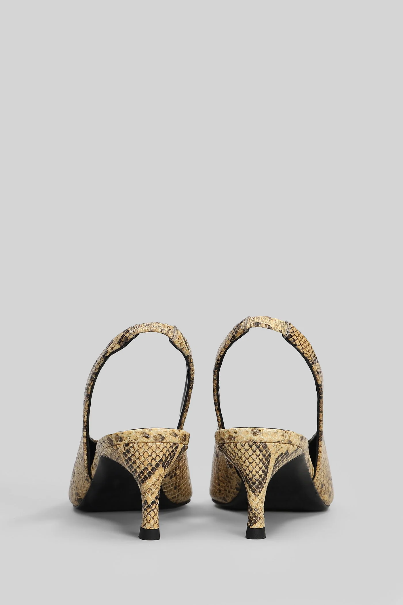 Pumps in yellow leather - Image 9