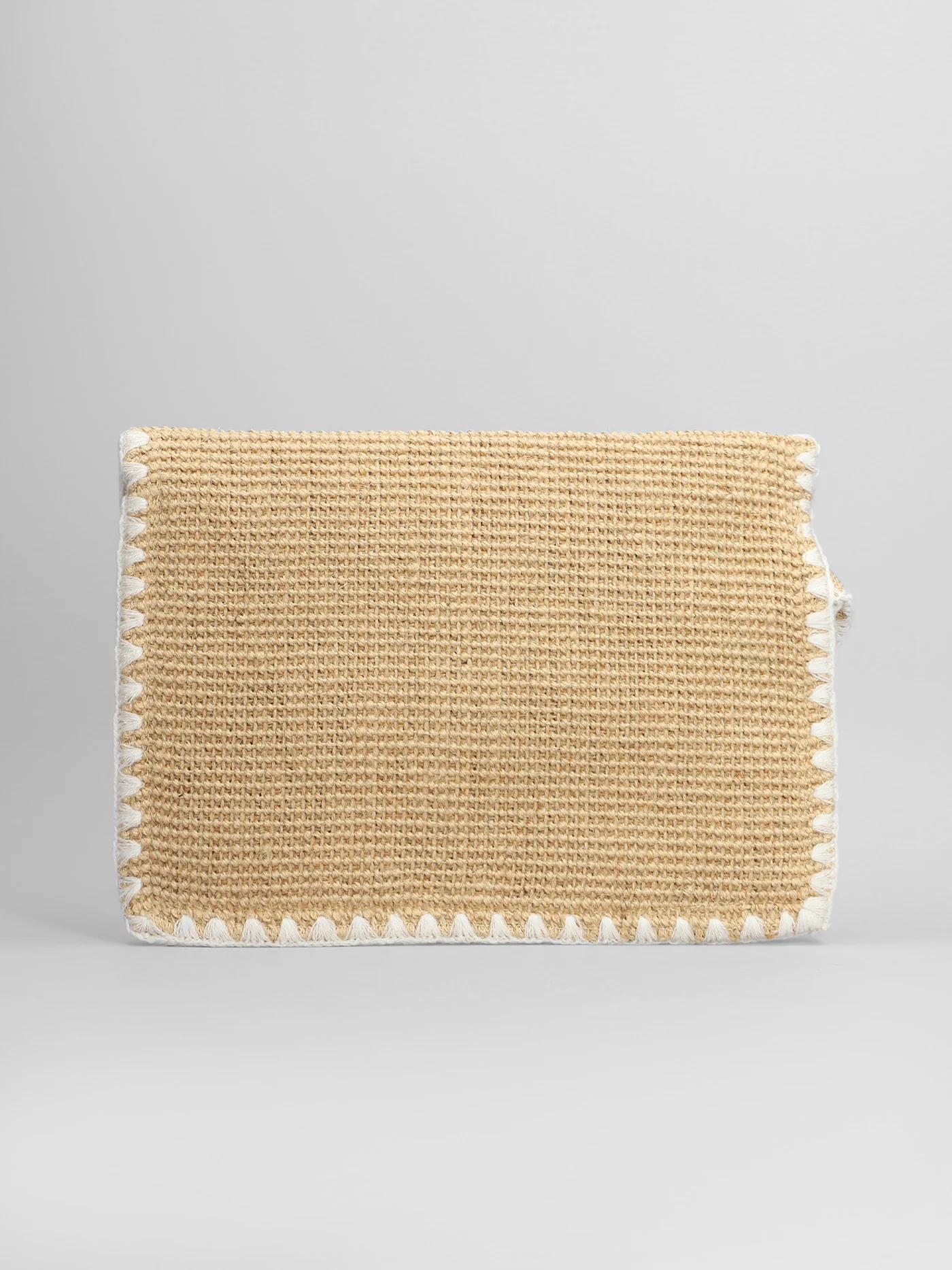 Jute envelope Clutch in beige raffia - Image 3