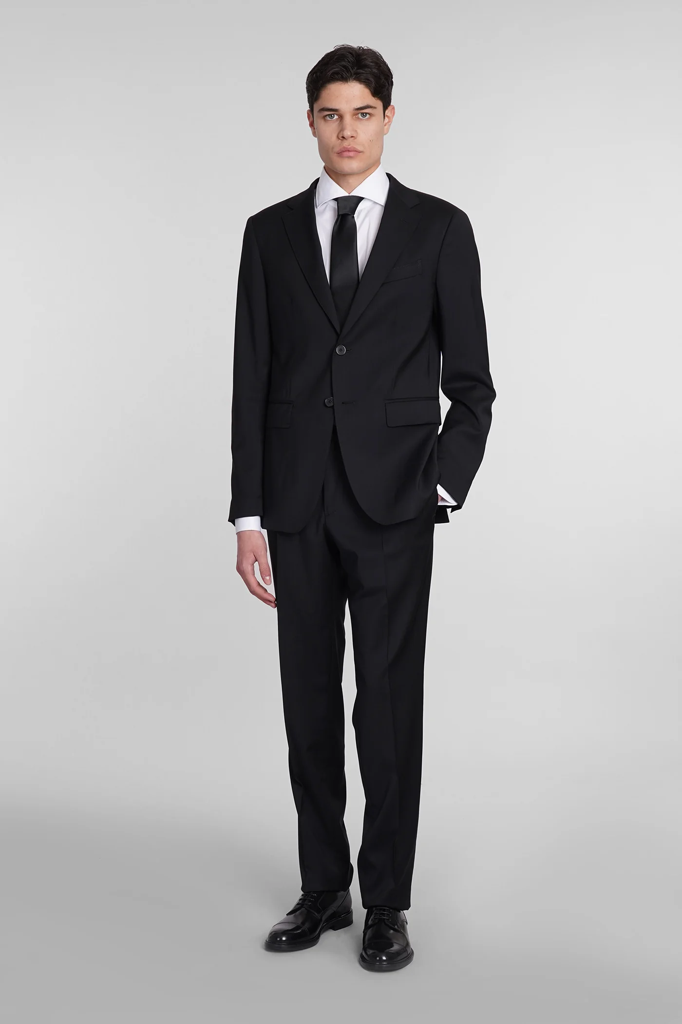 Suit in black wool - Image 2
