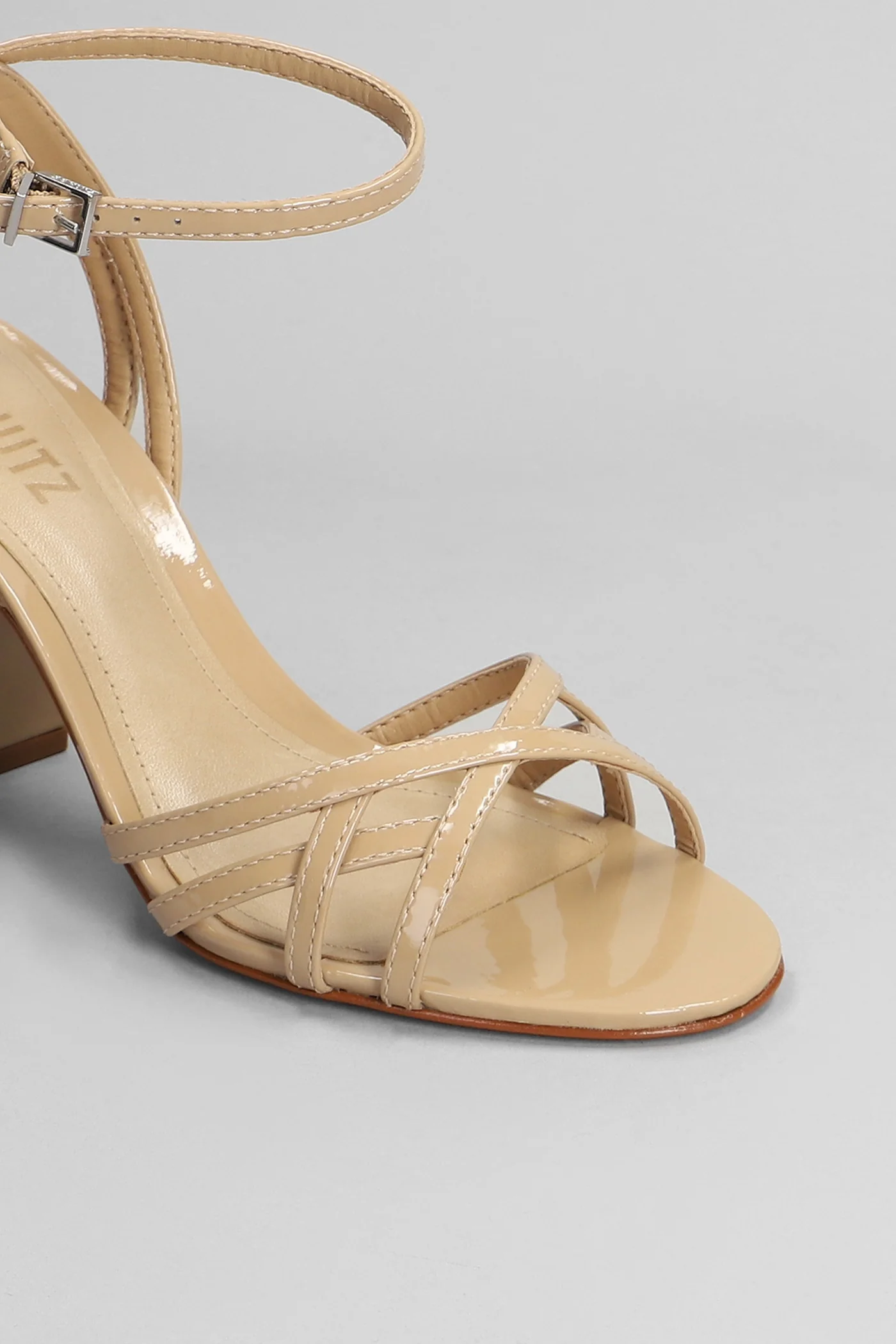 Sandals in beige patent leather - Image 5
