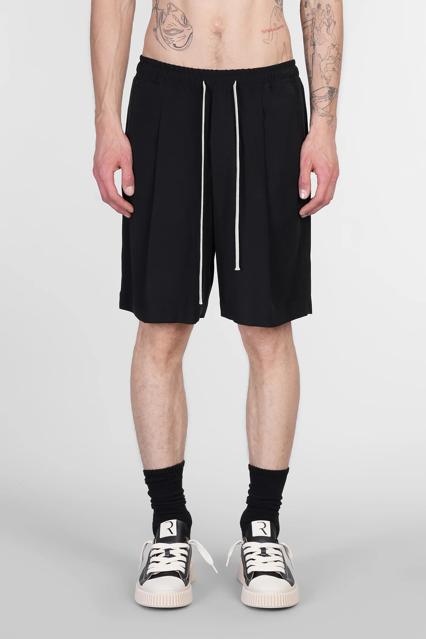 Bays Shorts in black cotton