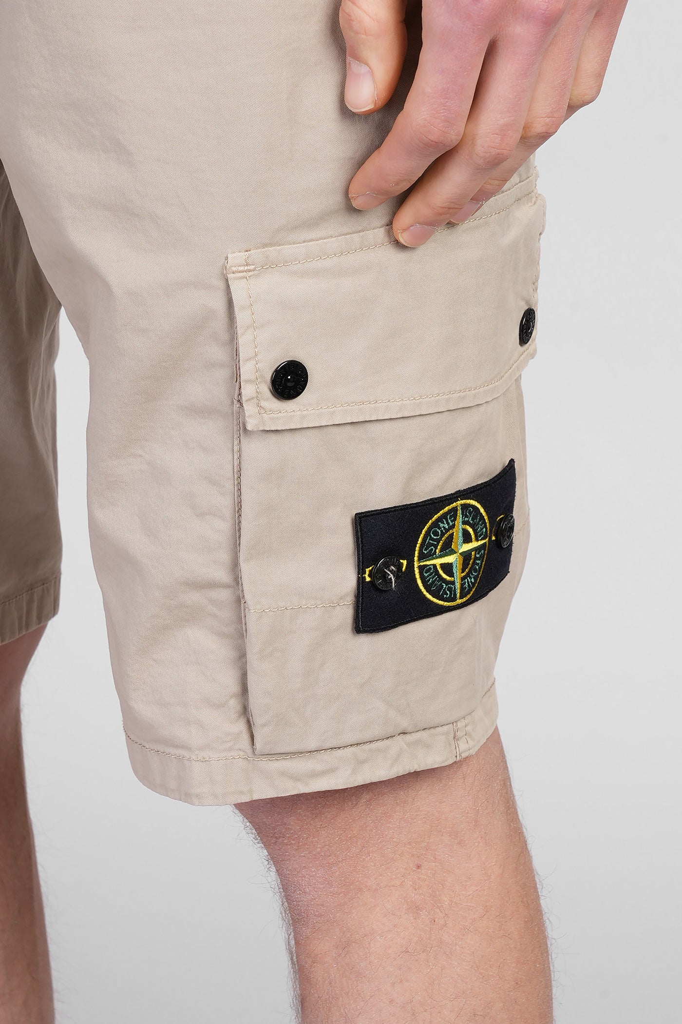 Shorts in beige cotton - Image 5