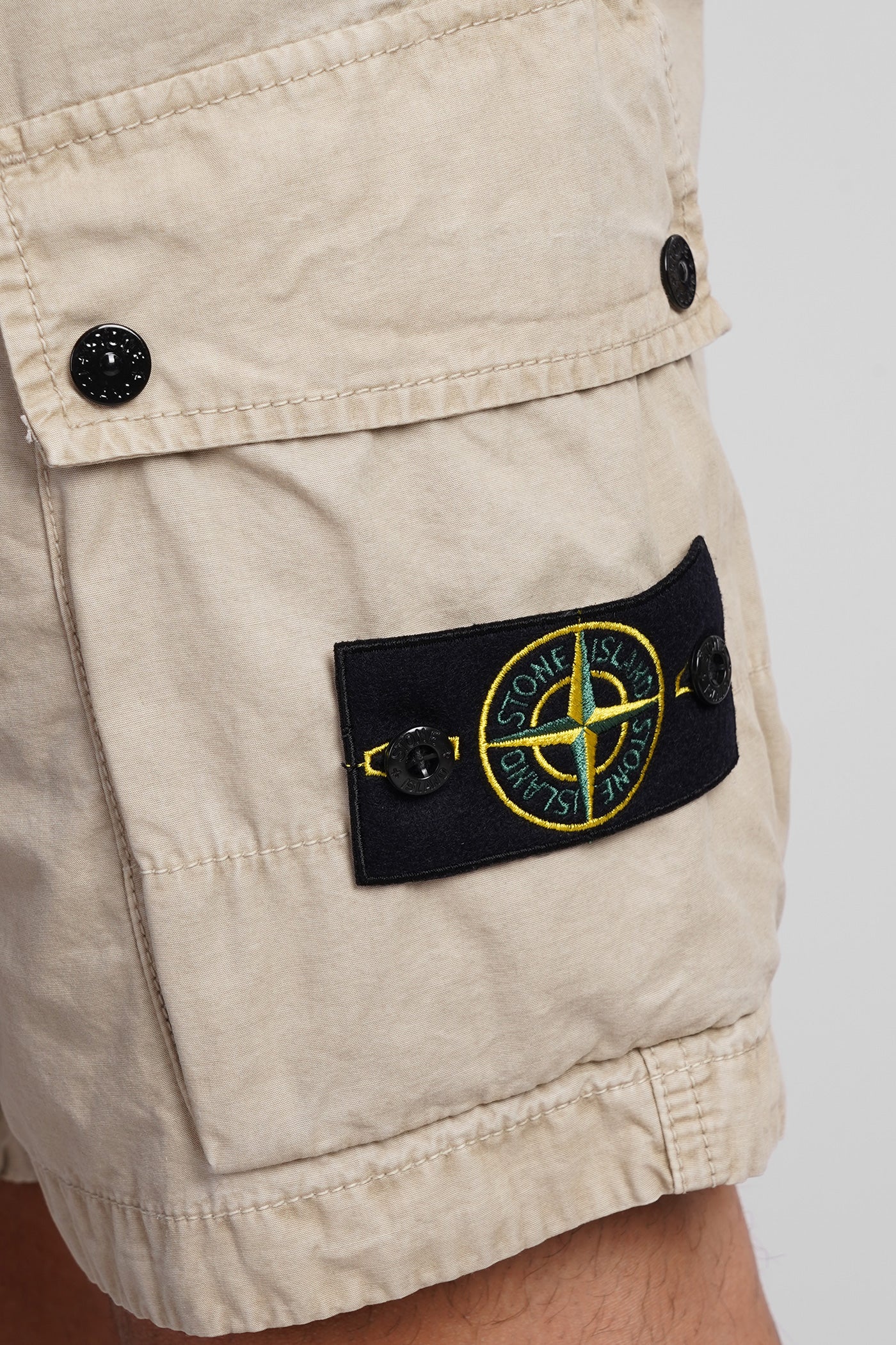 Shorts in beige cotton - Image 5