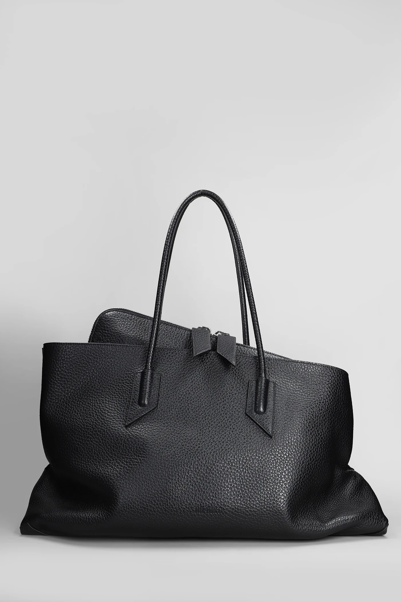 La passeggiata Shoulder bag in black leather