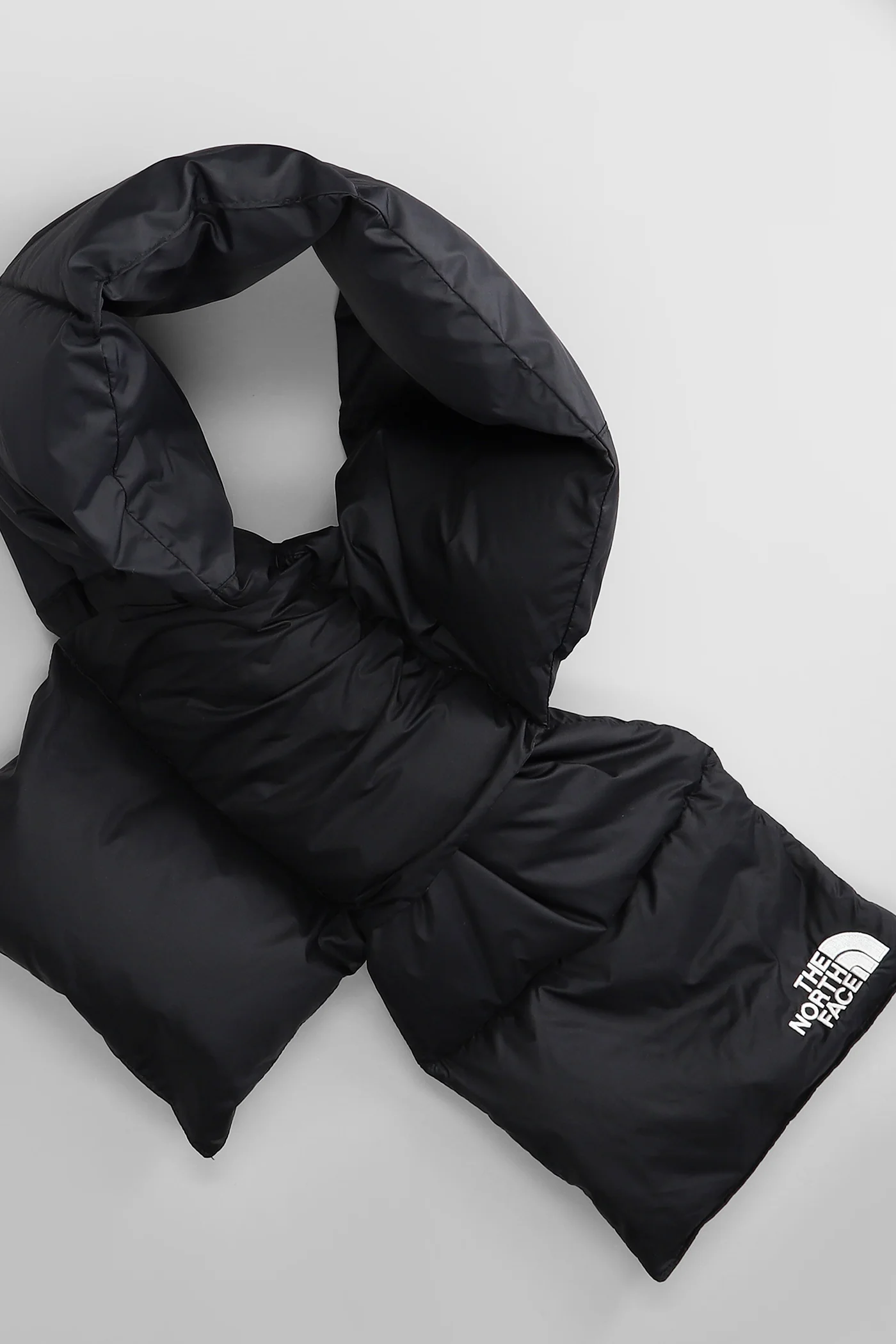 Nuptse Scarf Scarve in black wool - Image 2