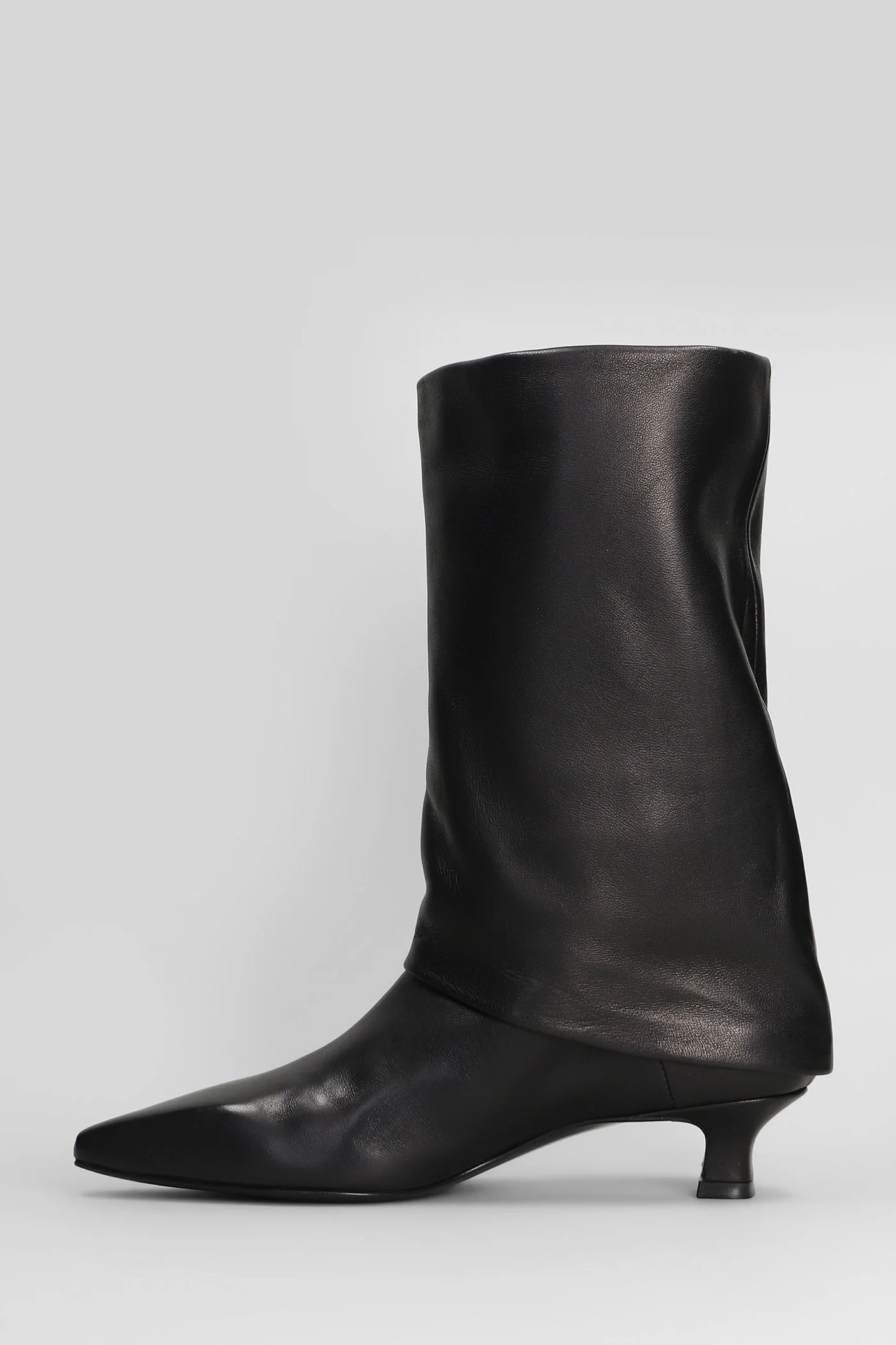 low heels Ankle boots in black leather - Image 3