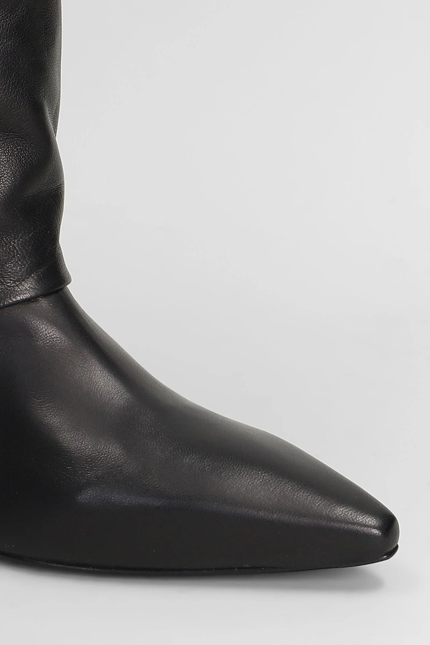 low heels Ankle boots in black leather - Image 5