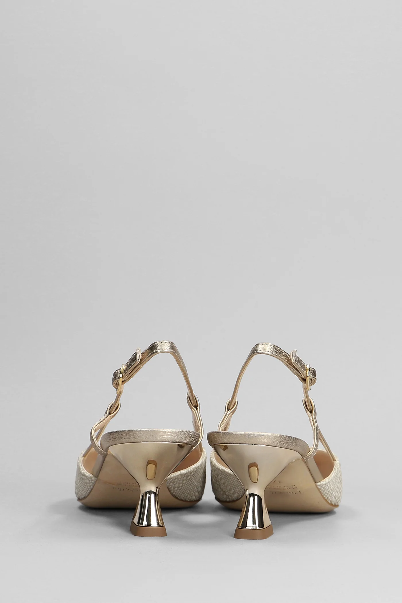 Pumps in beige fabric - Image 4