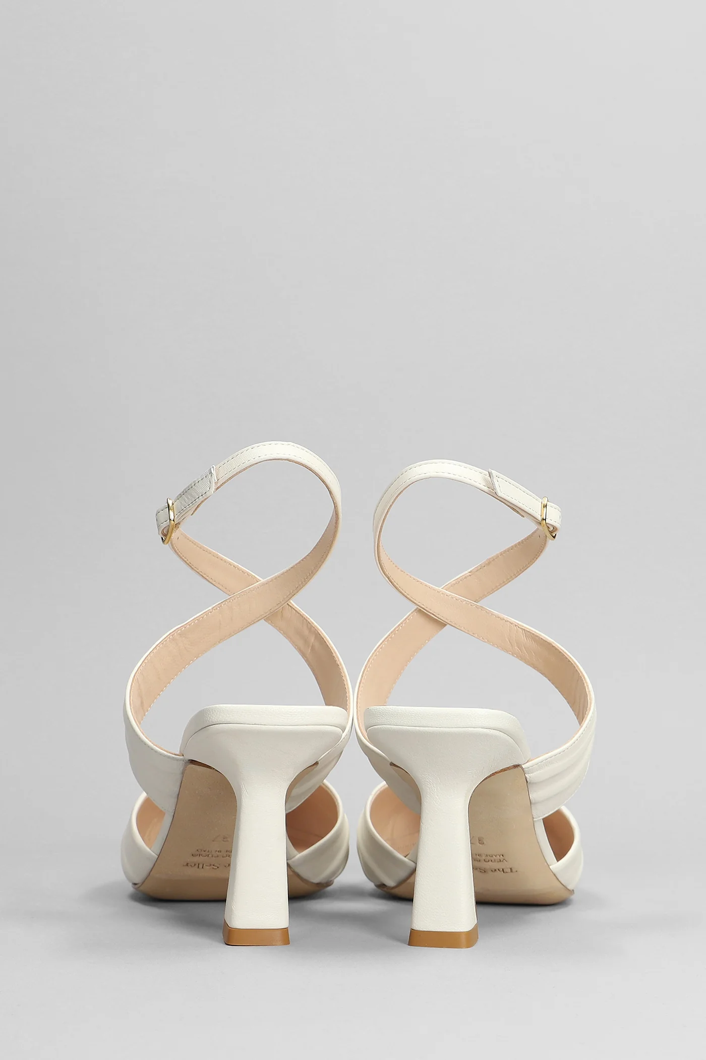 Pumps in beige leather - Image 4