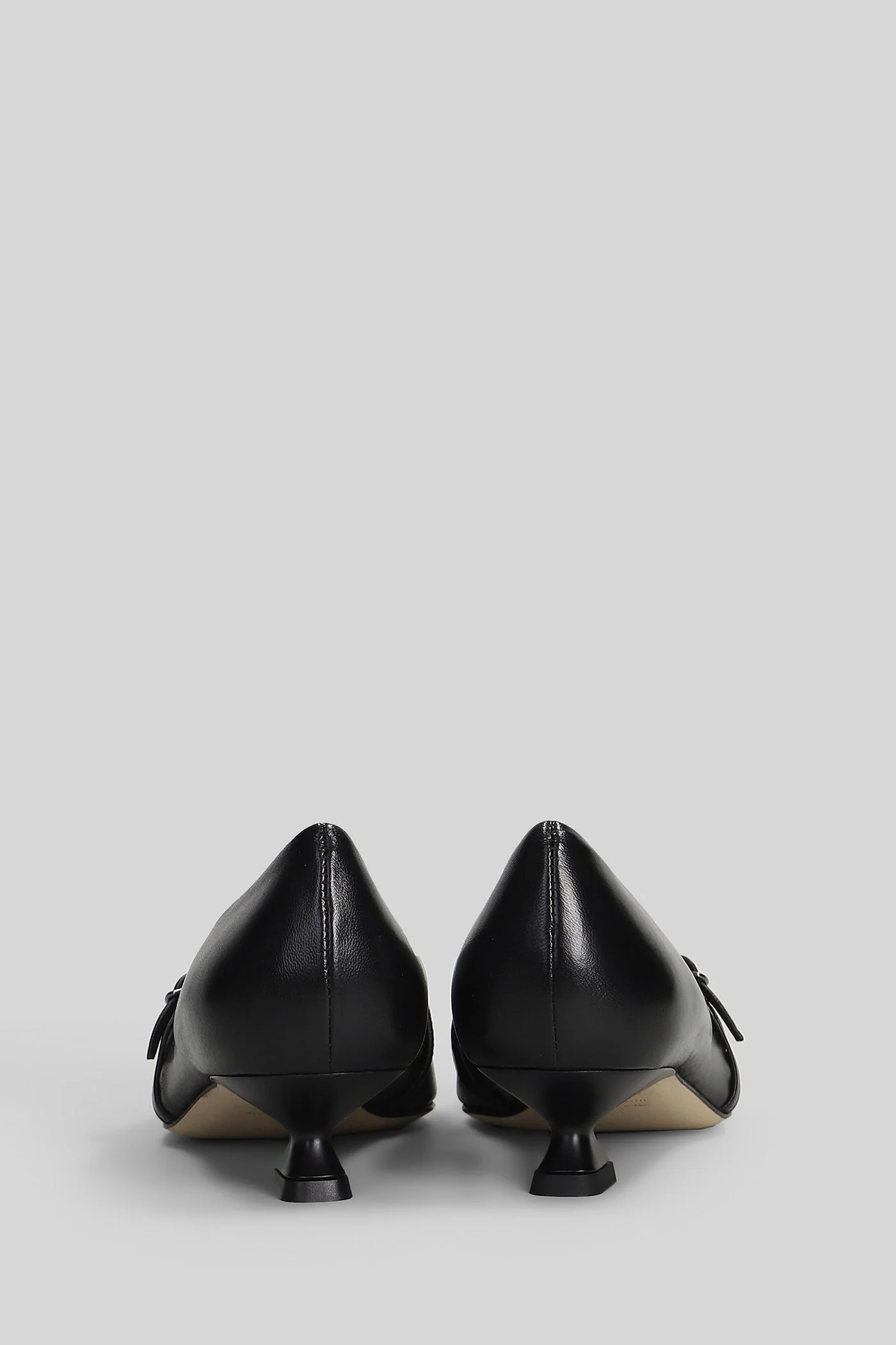 Pumps in black leather - Image 4
