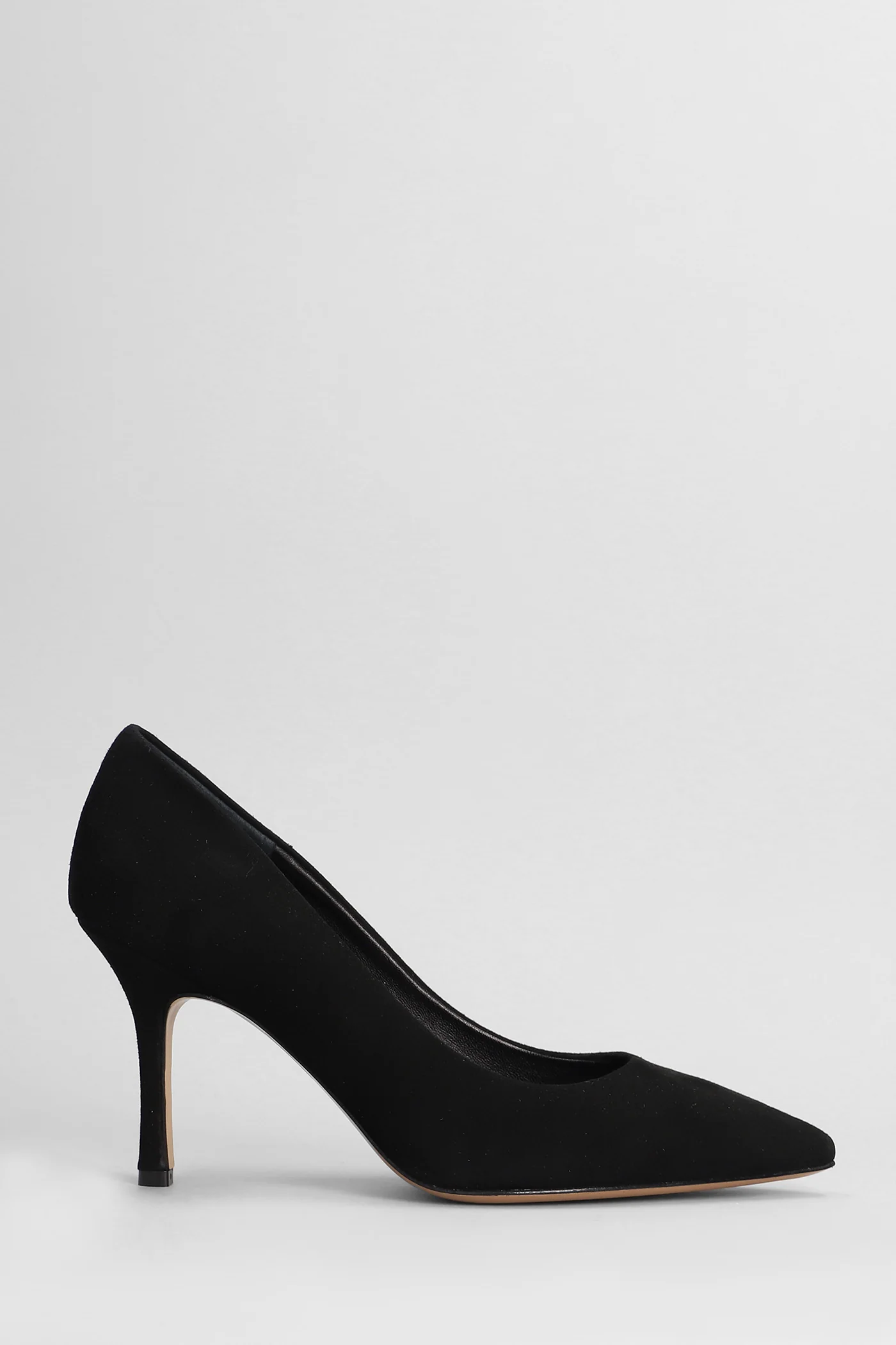 Pumps in black suede