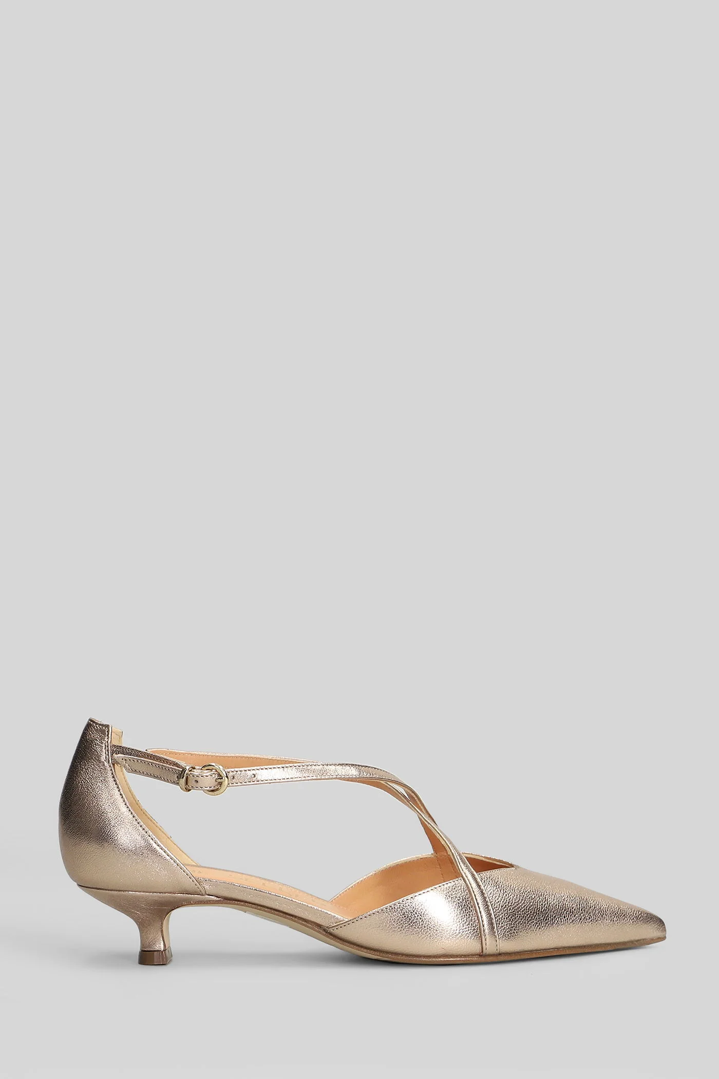 Pumps in copper leather