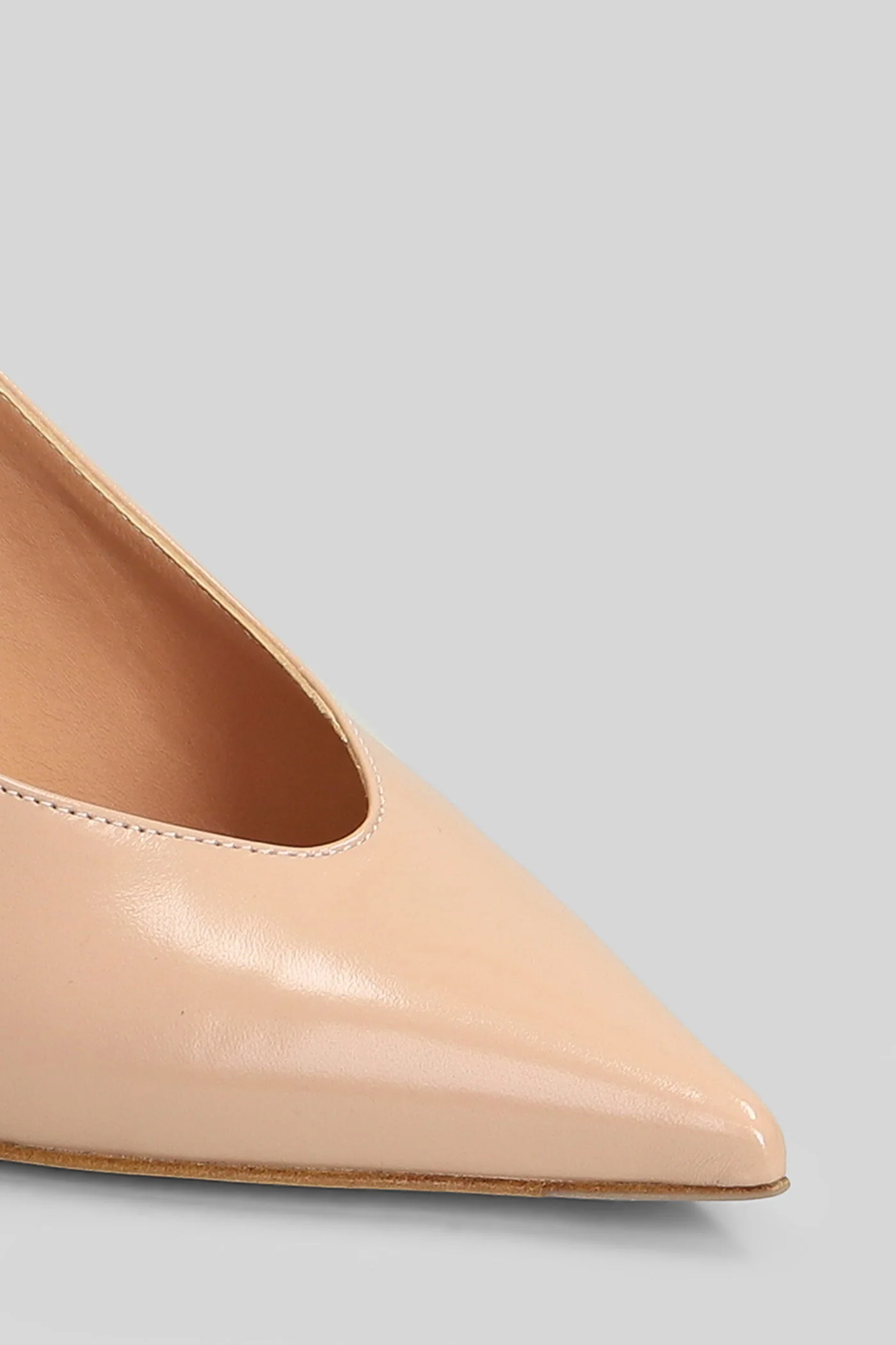 Pumps in powder leather - Image 5