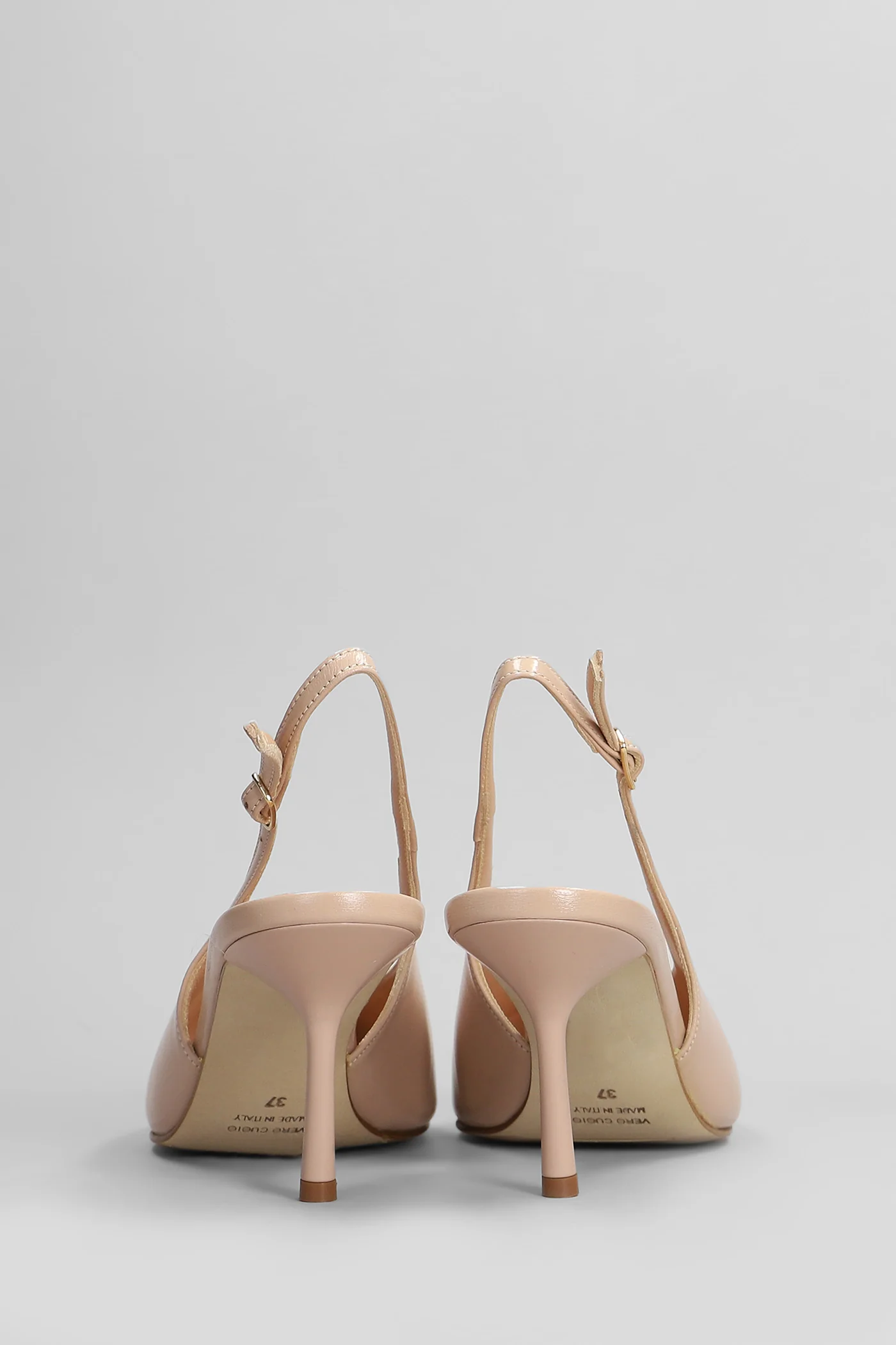 Pumps in powder leather - Image 4