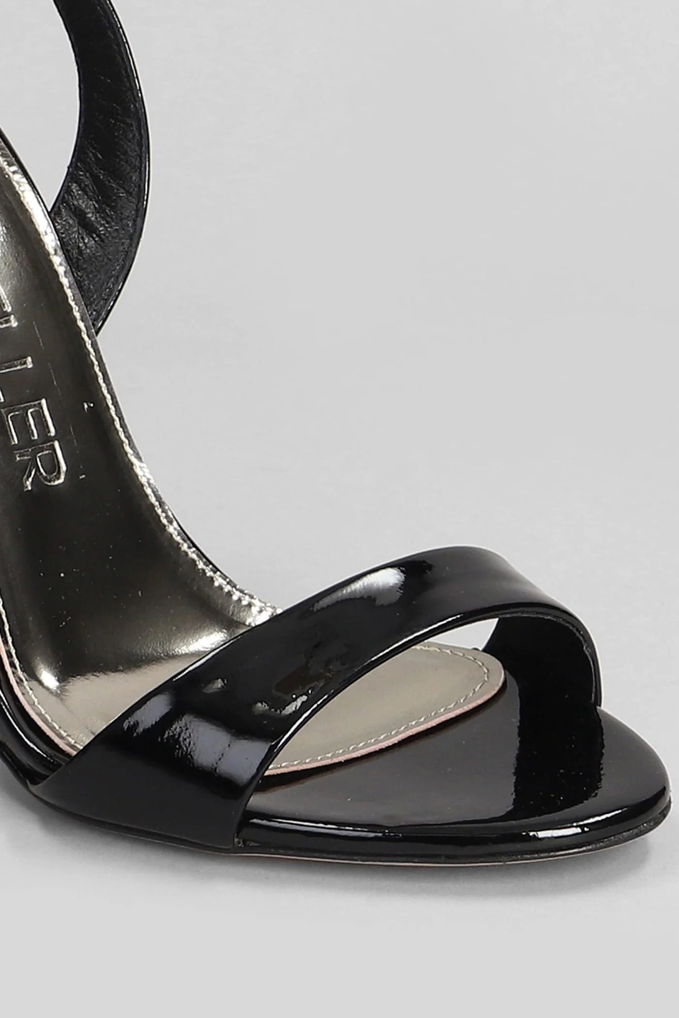 Sandals in black patent leather - Image 5