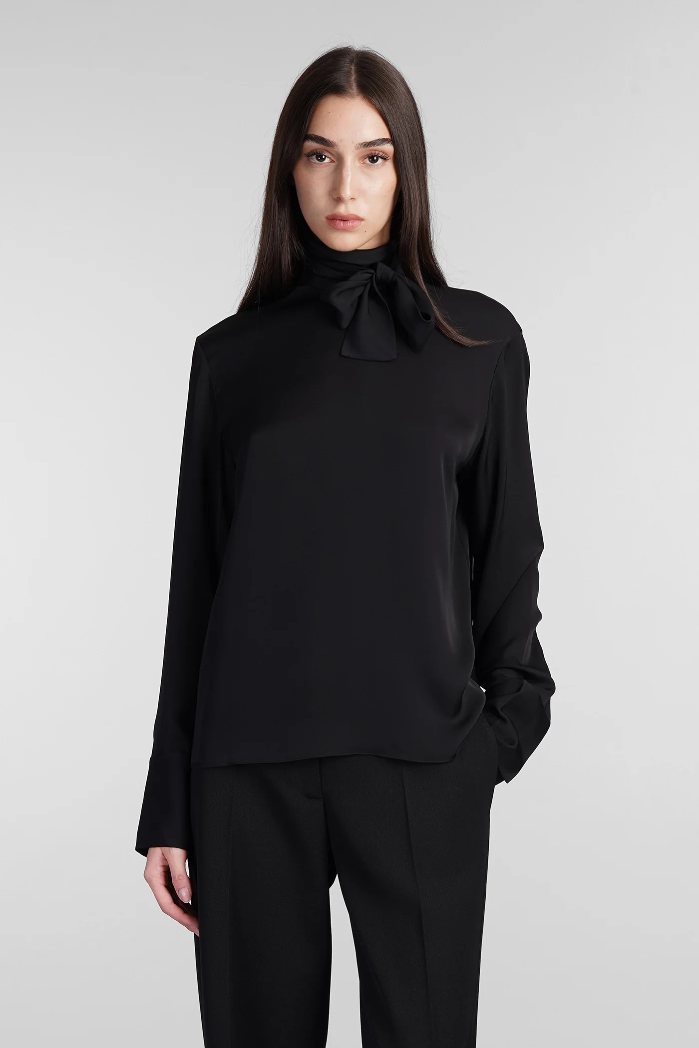 Blouse in black silk