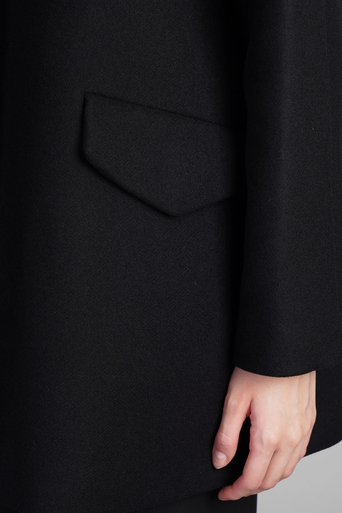 Coat in black wool - Image 5