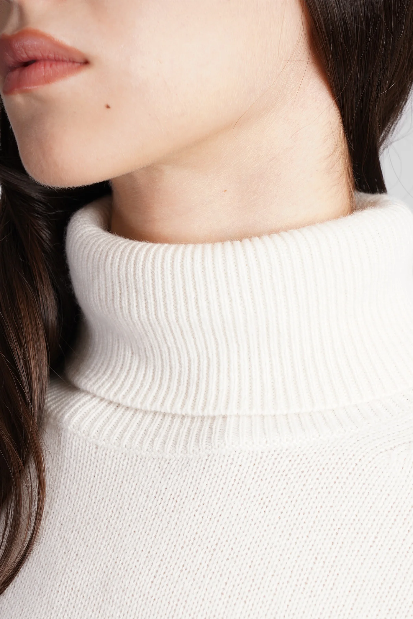 Knitwear in beige cashmere - Image 5