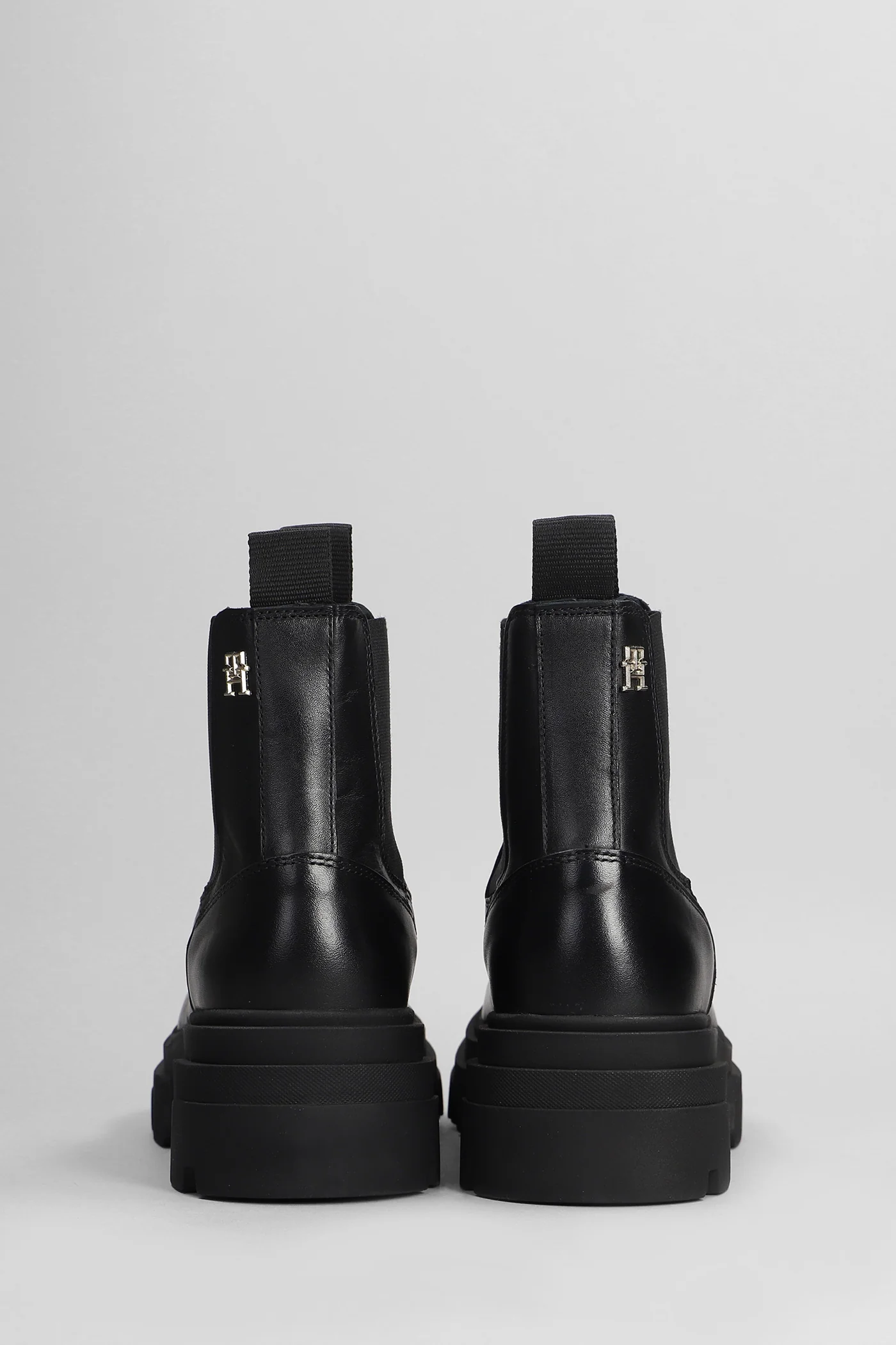 Ankle boots in black leather - Image 4