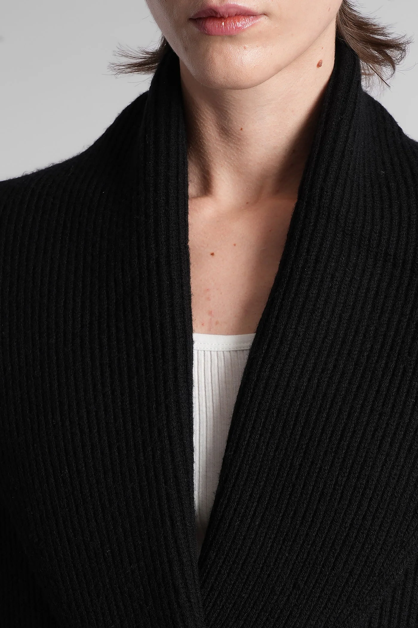 in black wool - Image 5