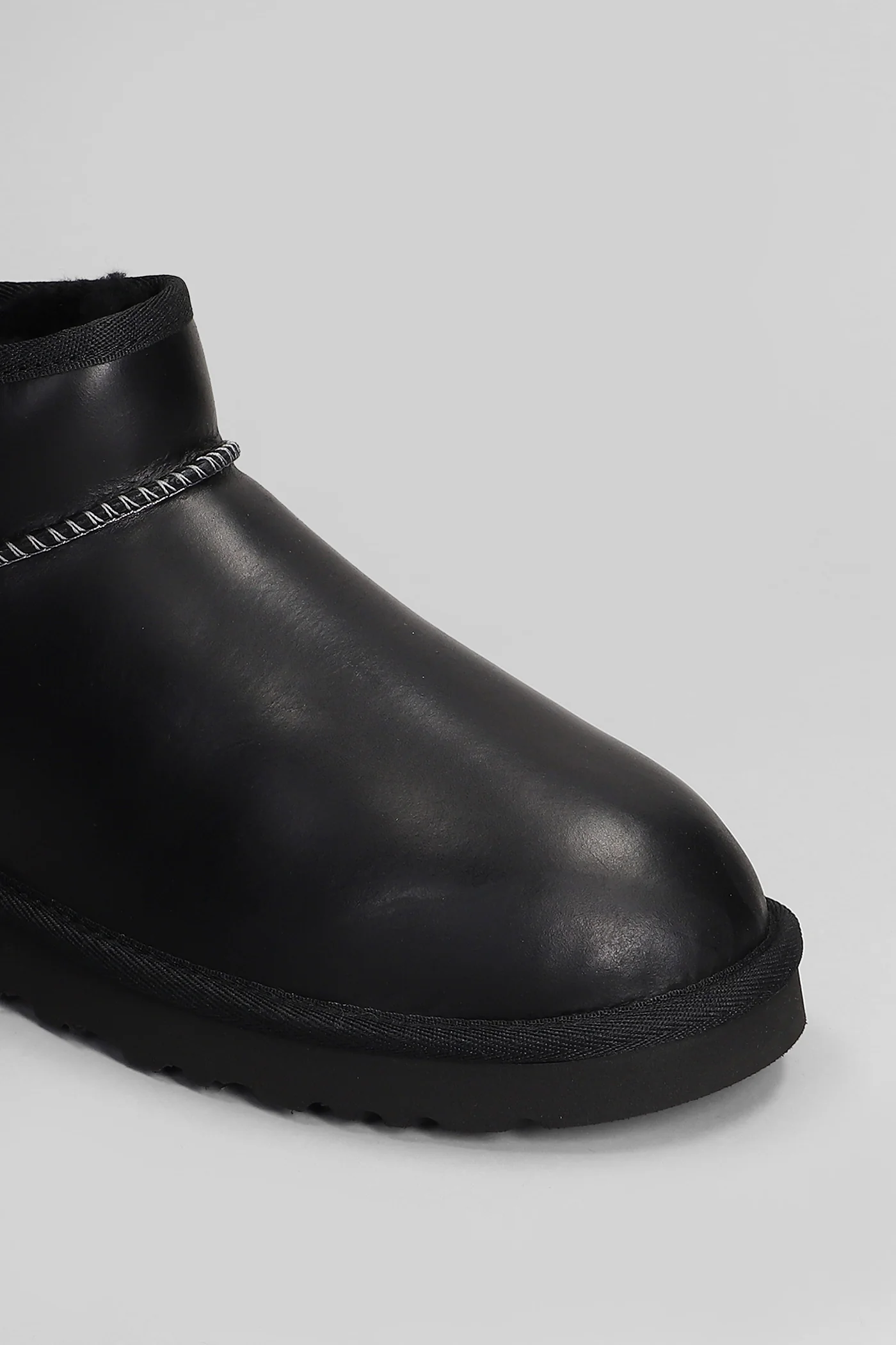 Classic Ultra Mini R low heels Ankle boots in black leather - Image 5