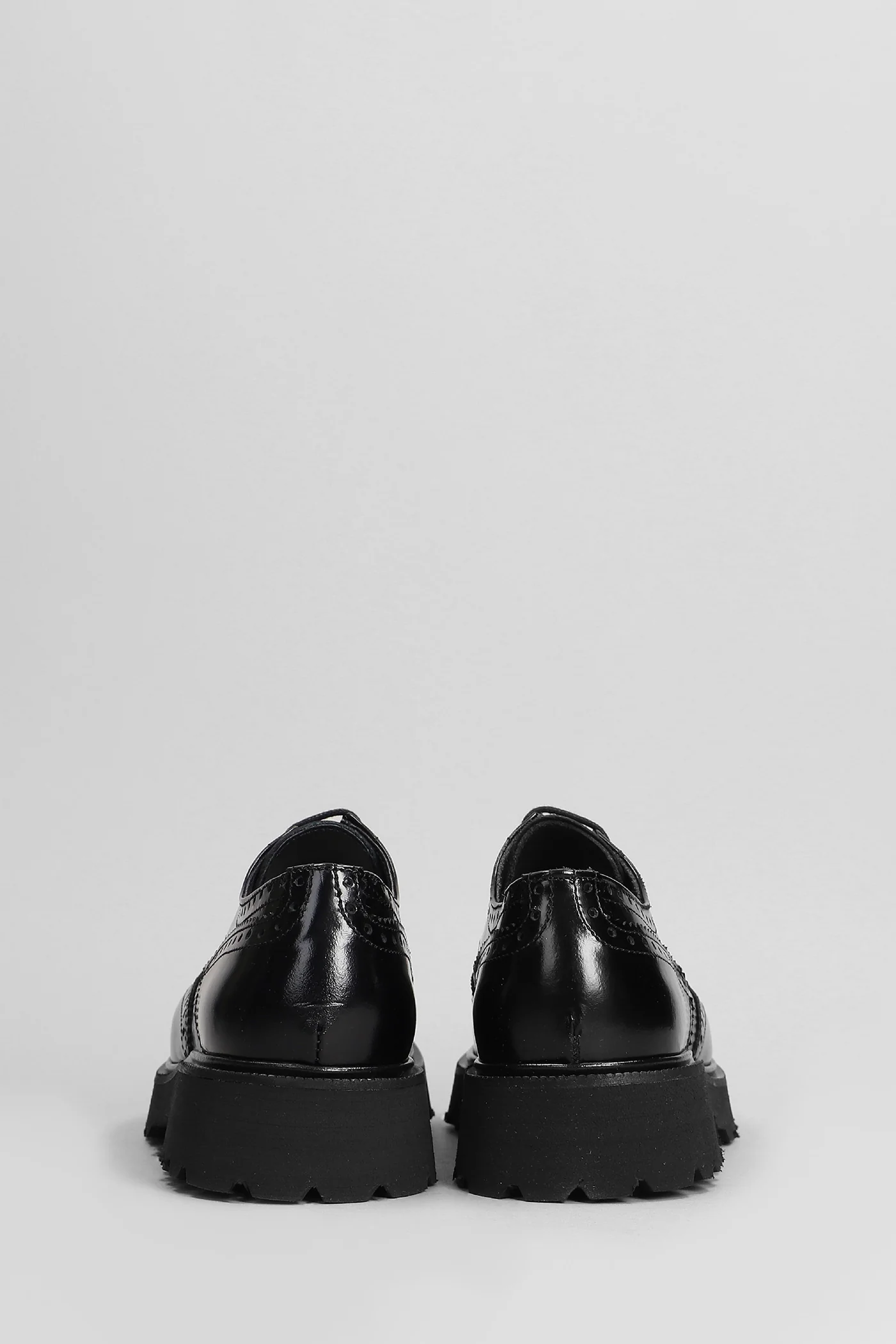 Lace up shoes in black leather - Image 4