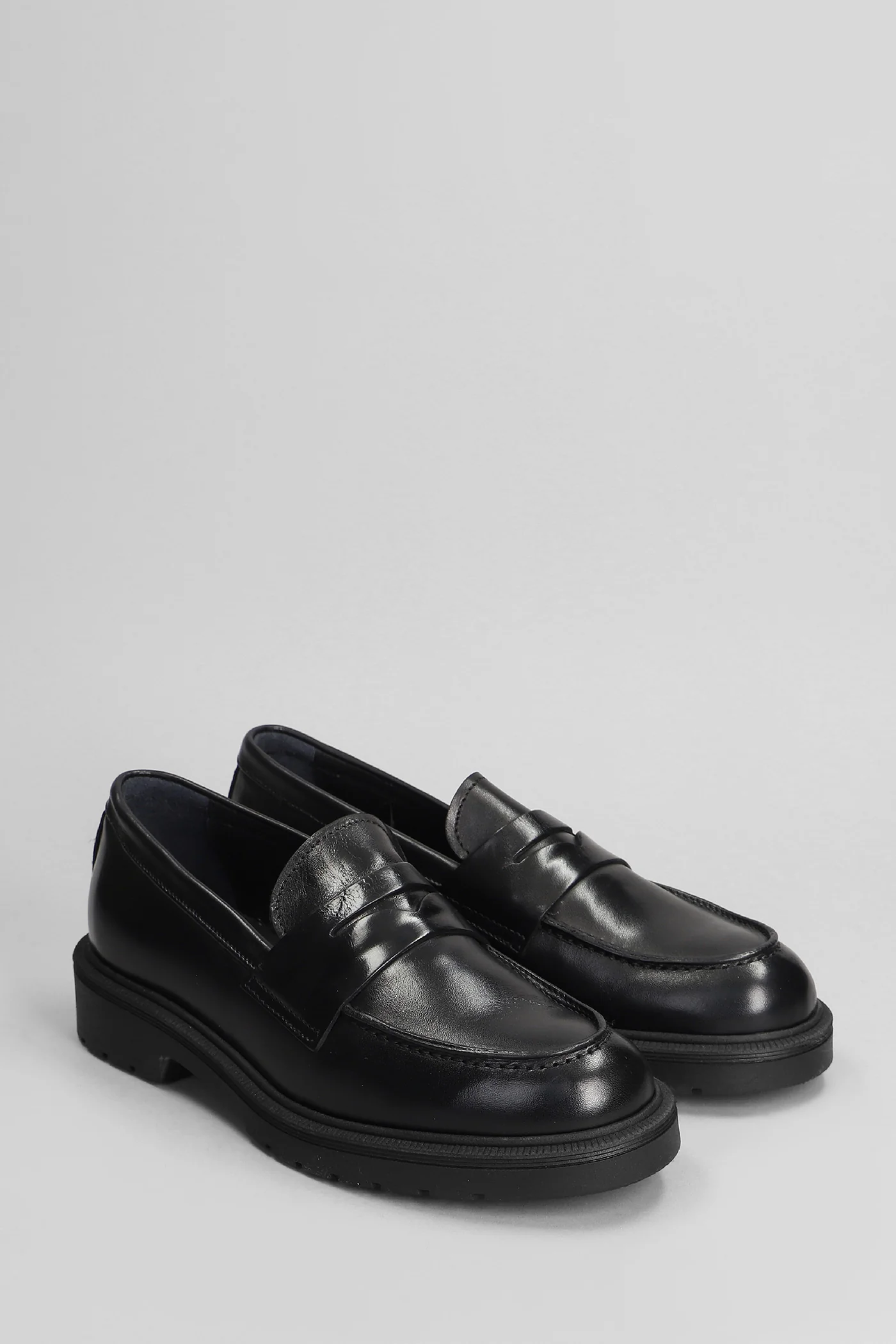 Loafers in black leather - Image 2