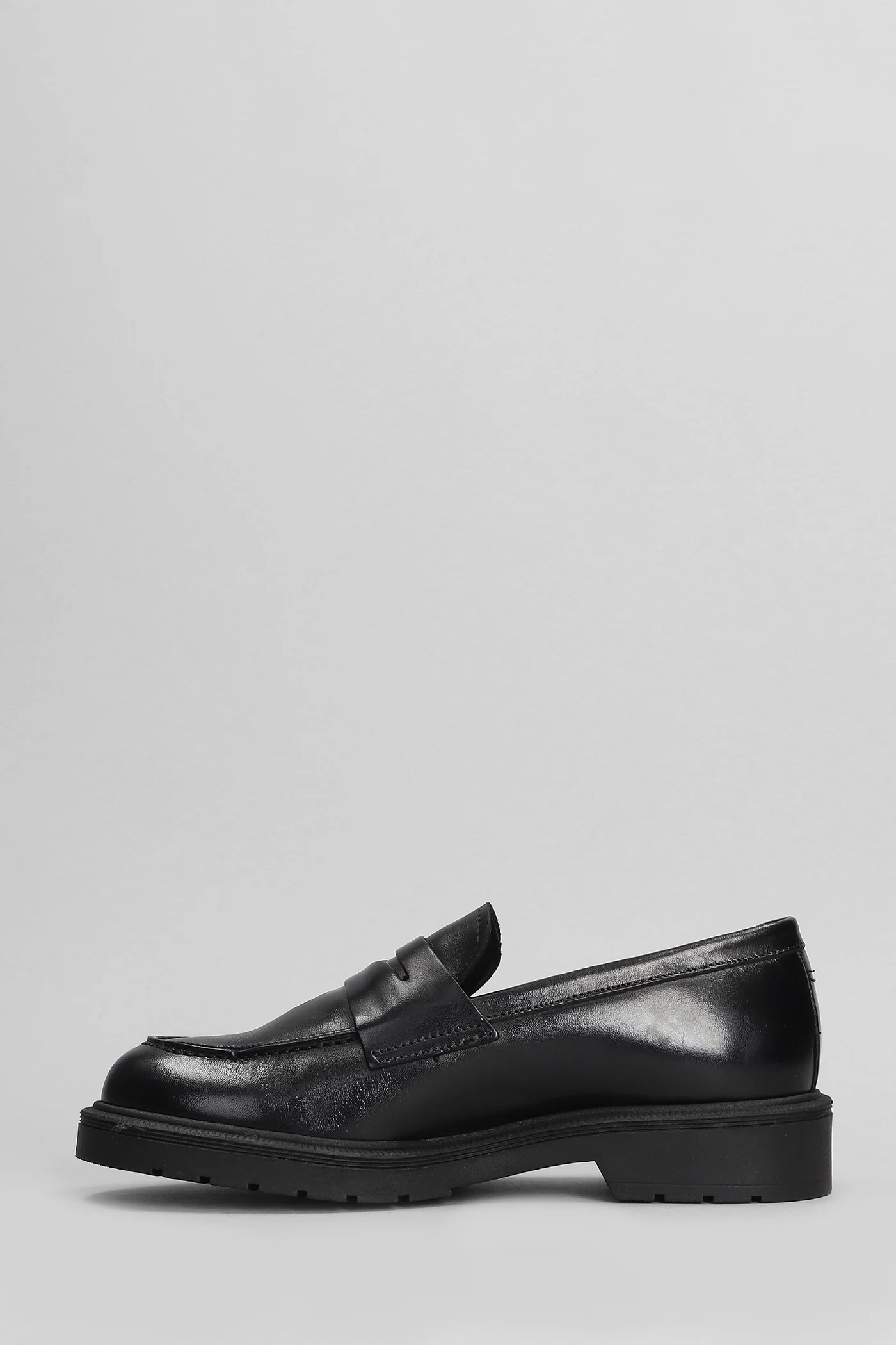 Loafers in black leather - Image 3