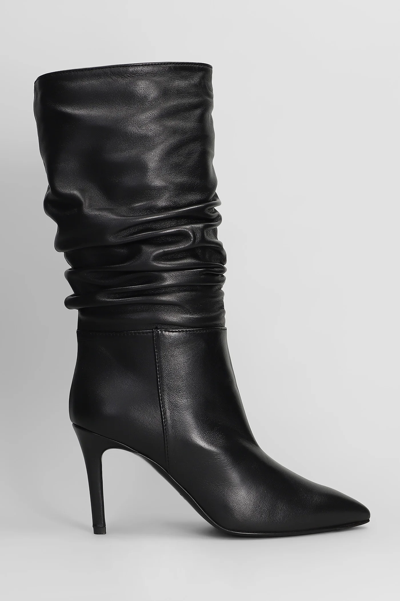 High heels boots in black leather