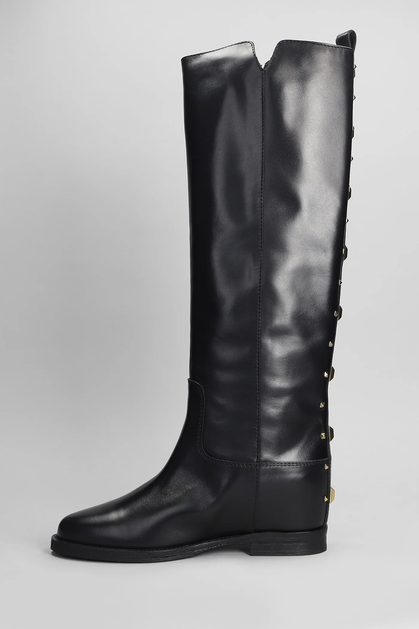 in black leather - Image 3