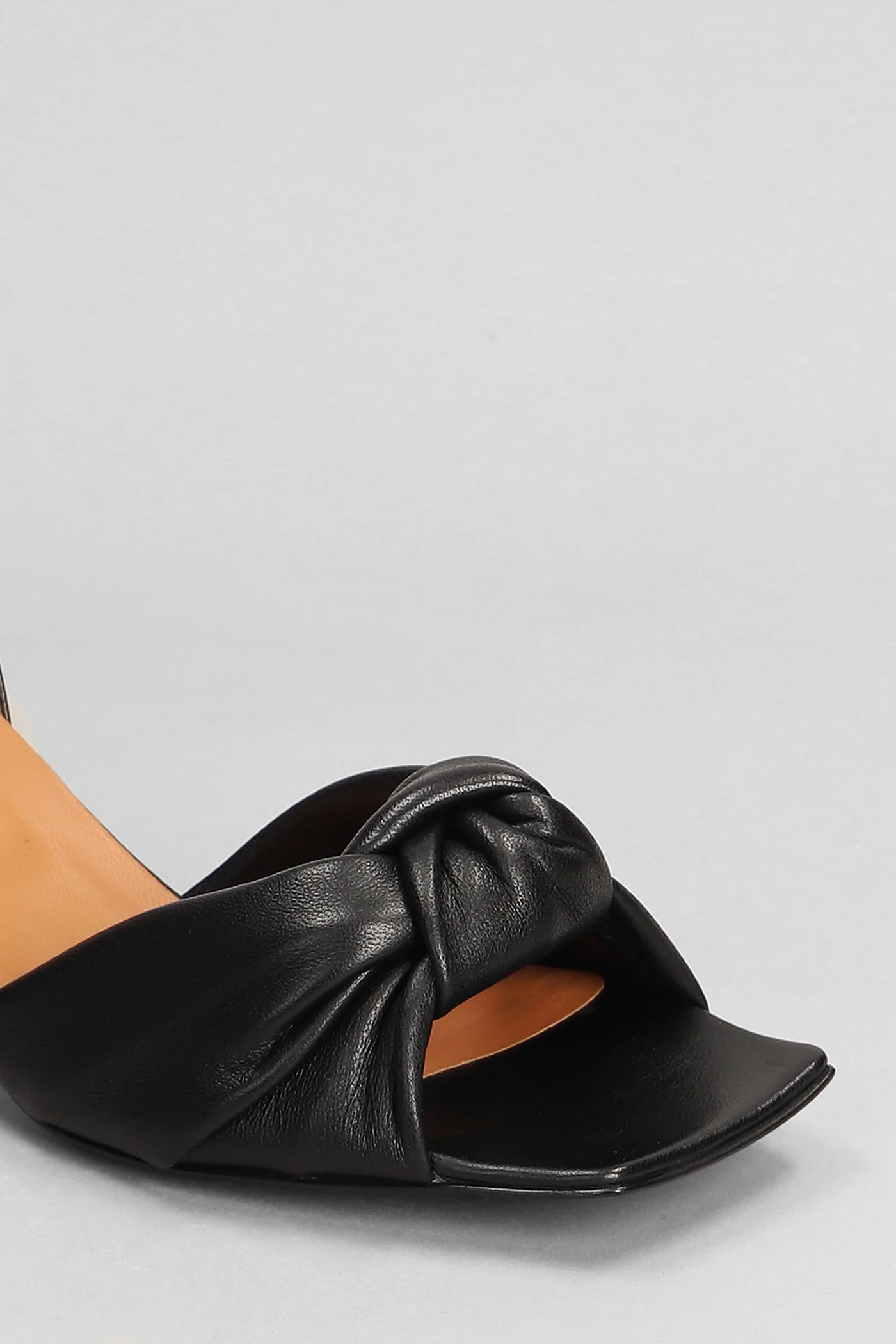 Sandals in black leather - Image 5