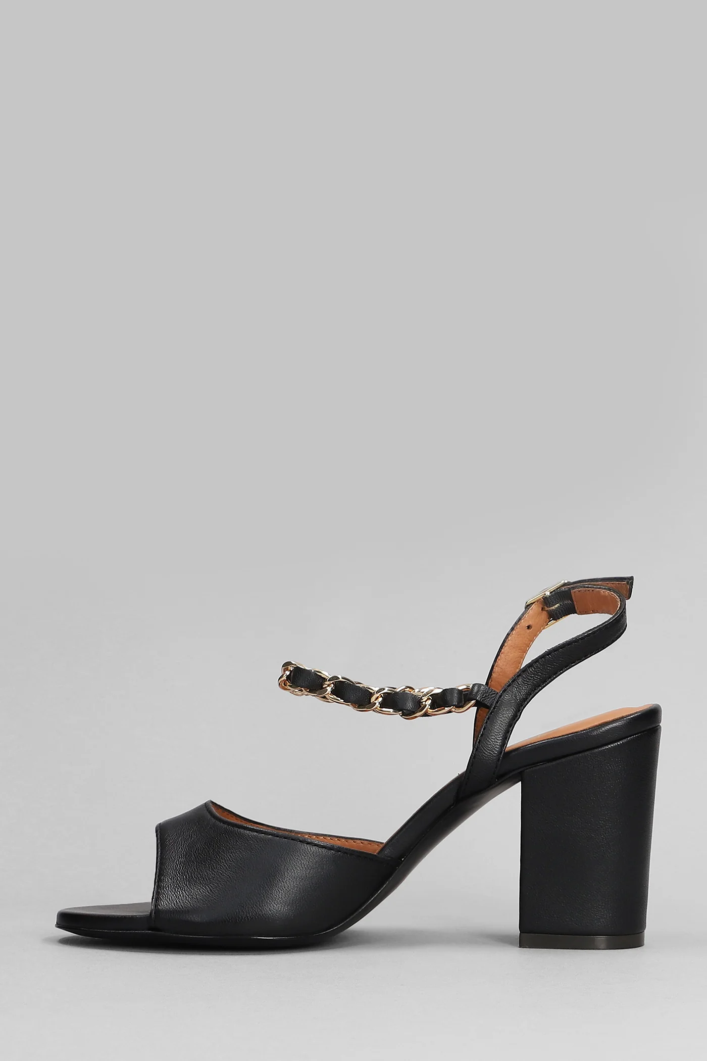 Sandals in black leather - Image 3