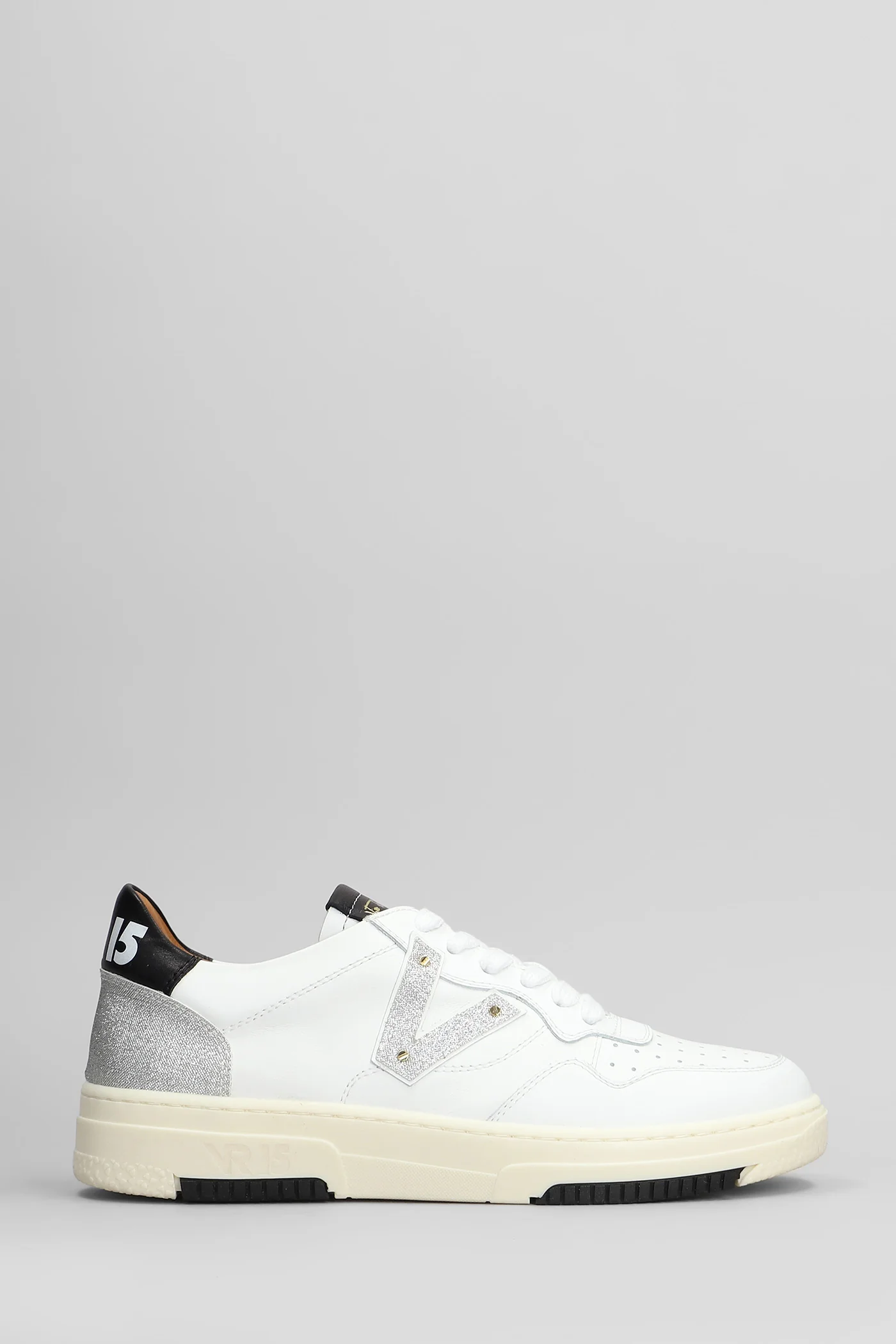Sneakers in white leather