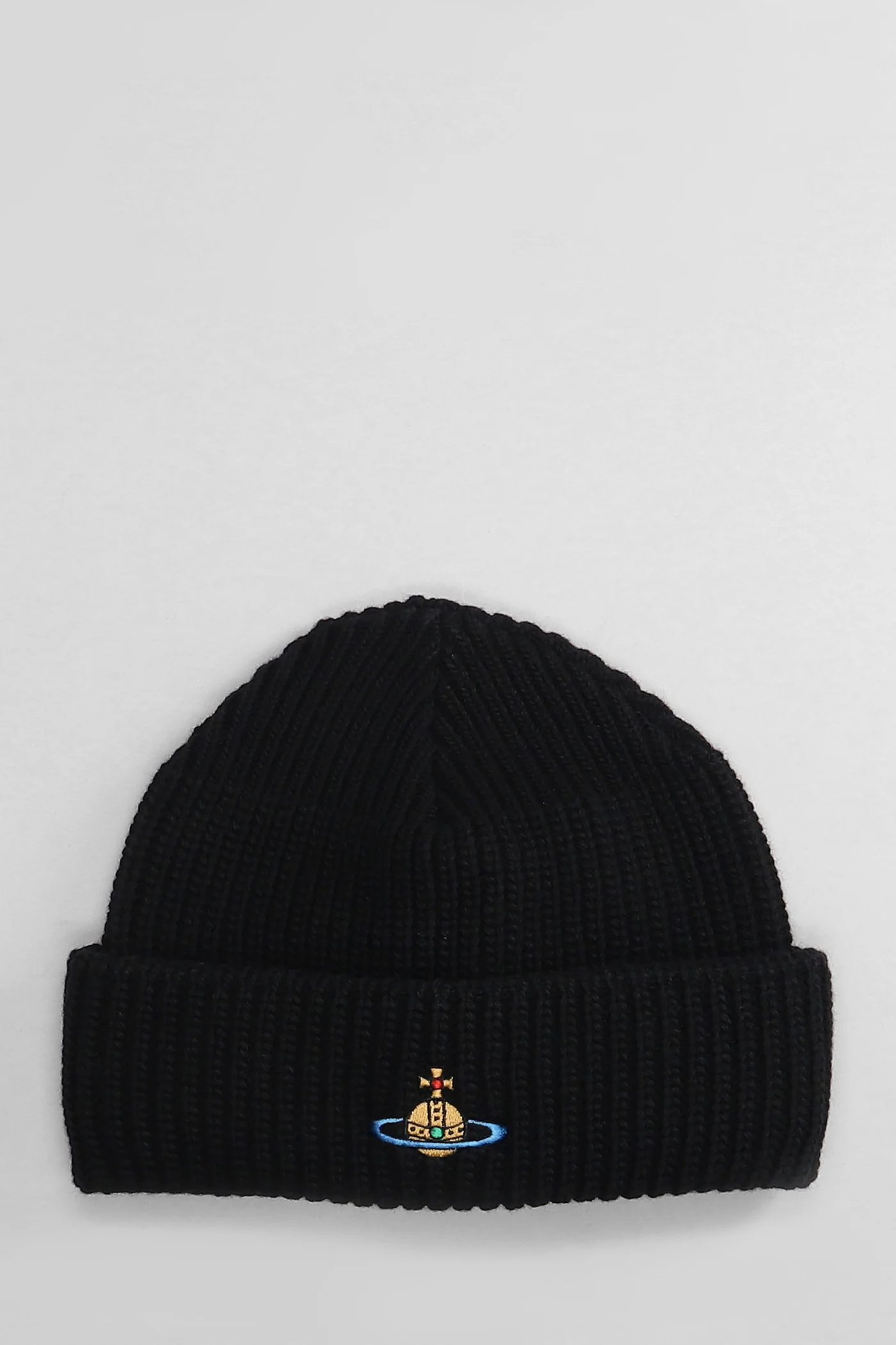 Hats in black wool