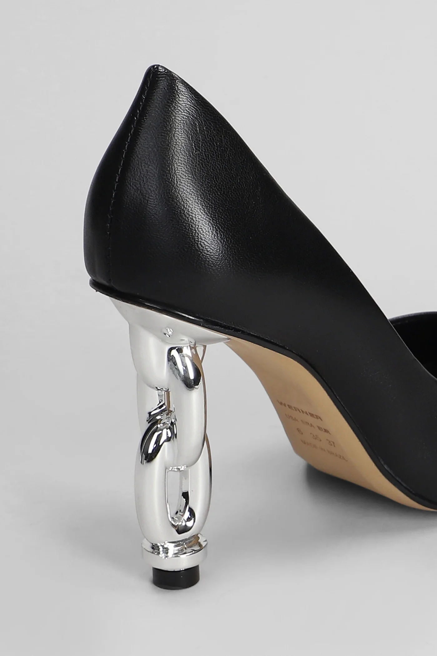 Pumps in black leather - Image 30