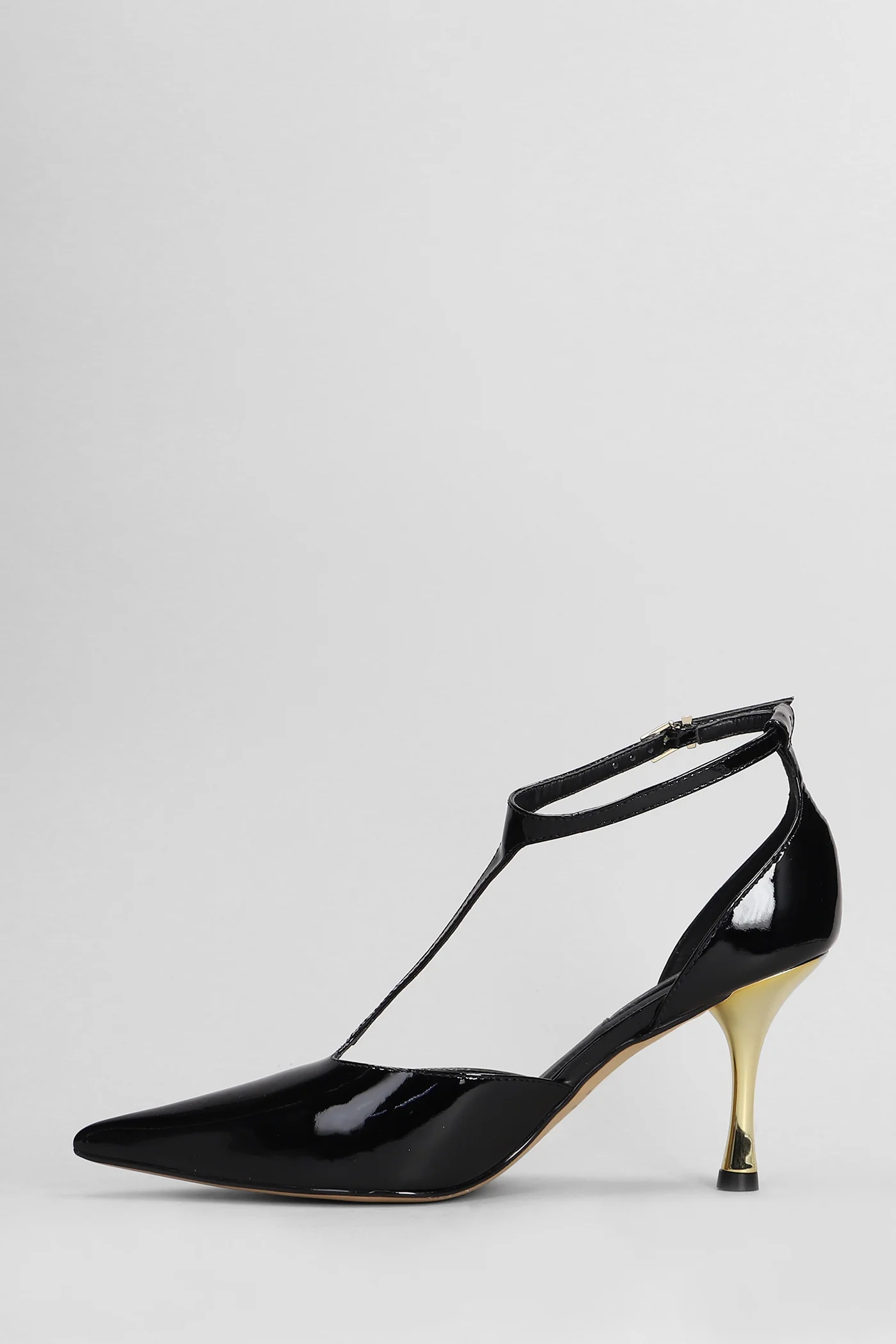 Pumps in black patent leather - Image 3