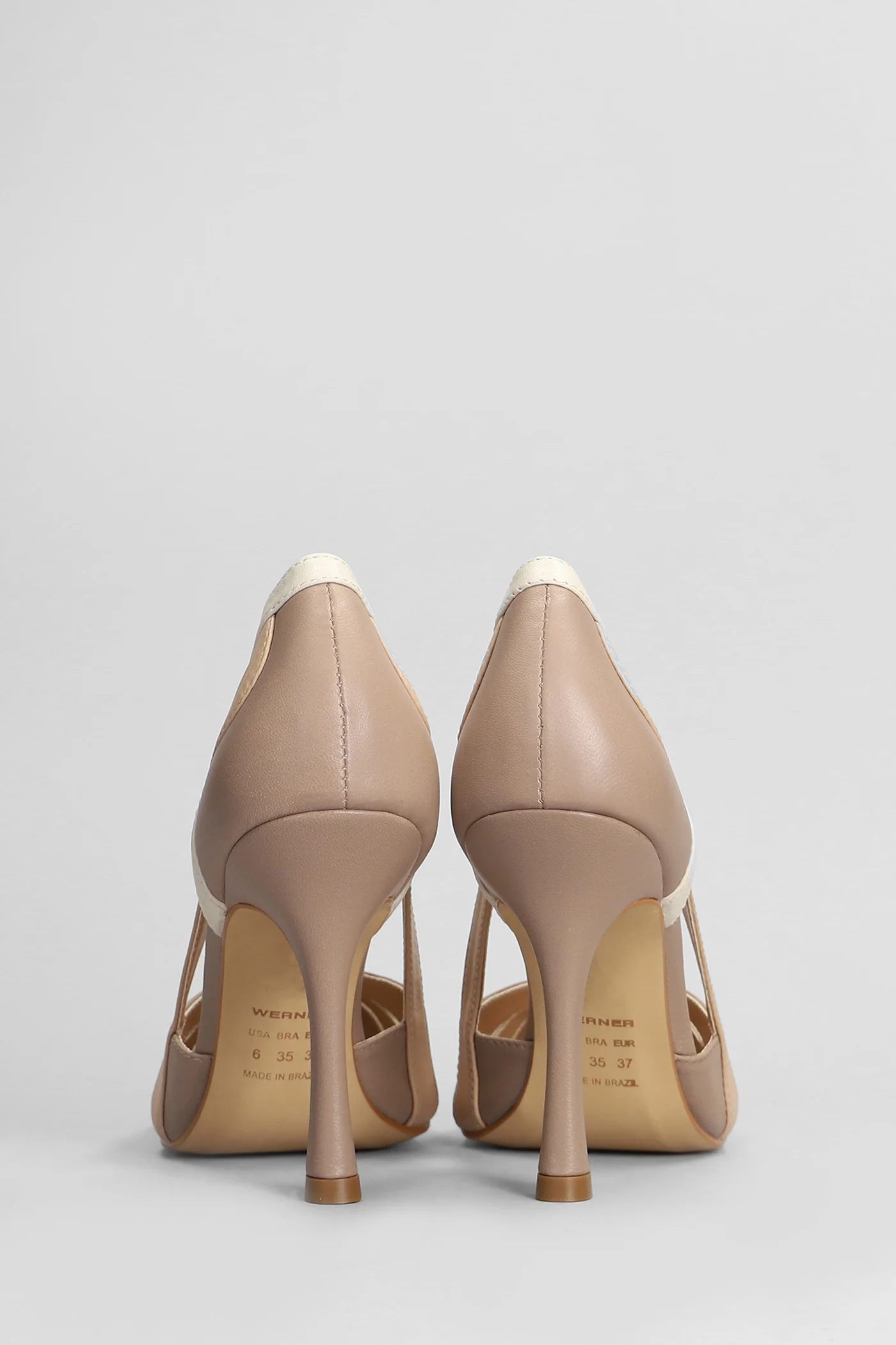 Pumps in taupe leather - Image 3