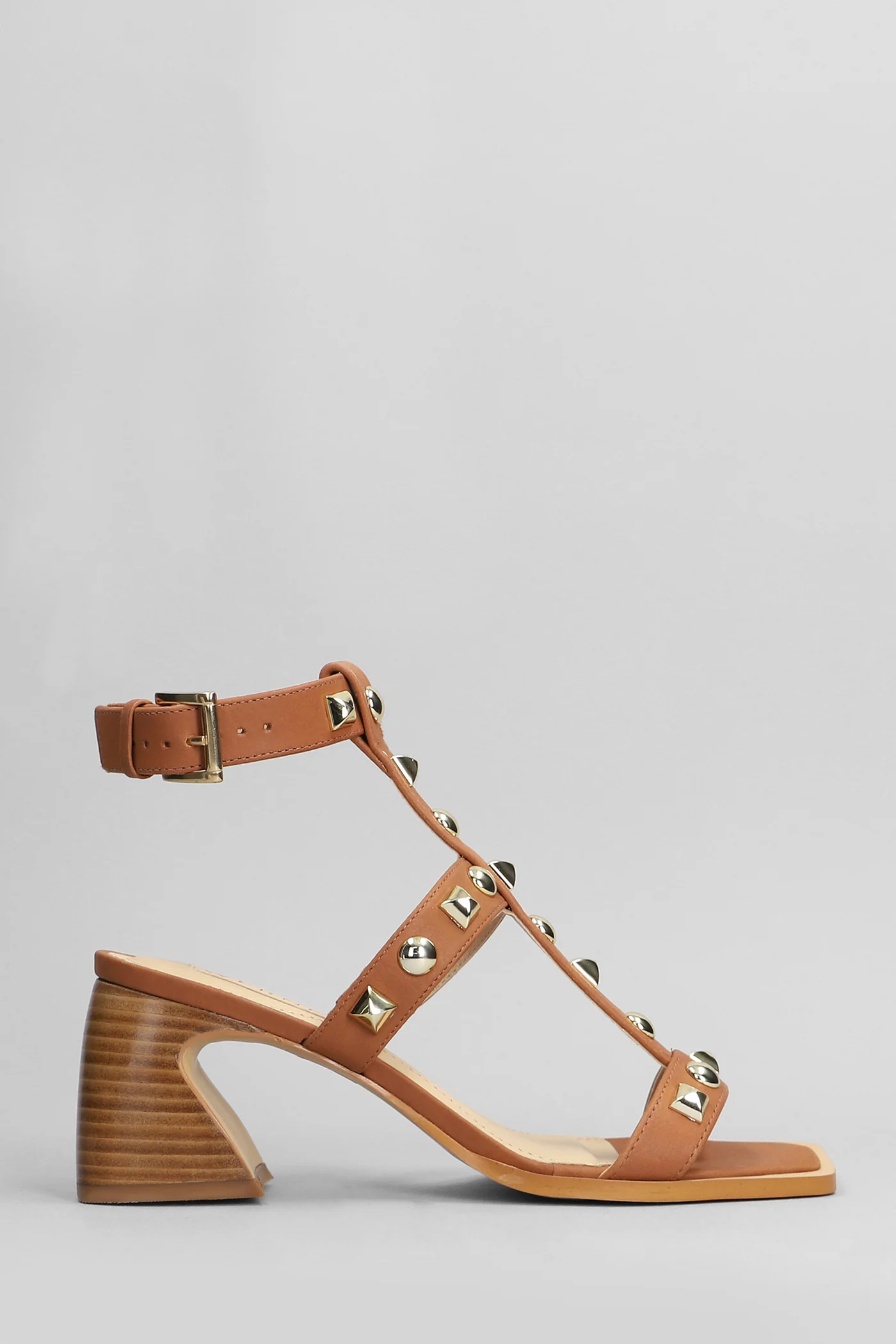 Sandals in leather color leather