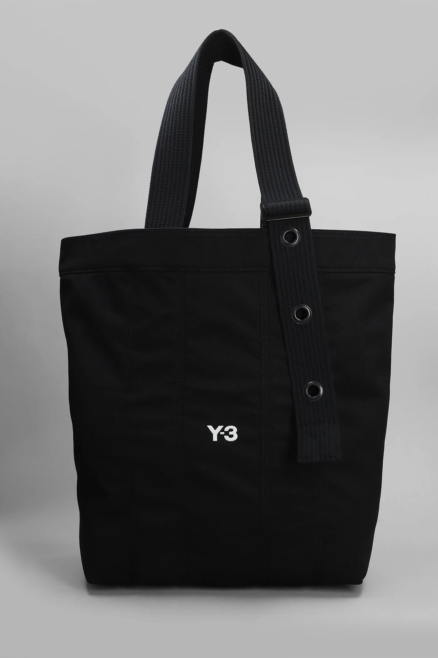 Tote in black polyester