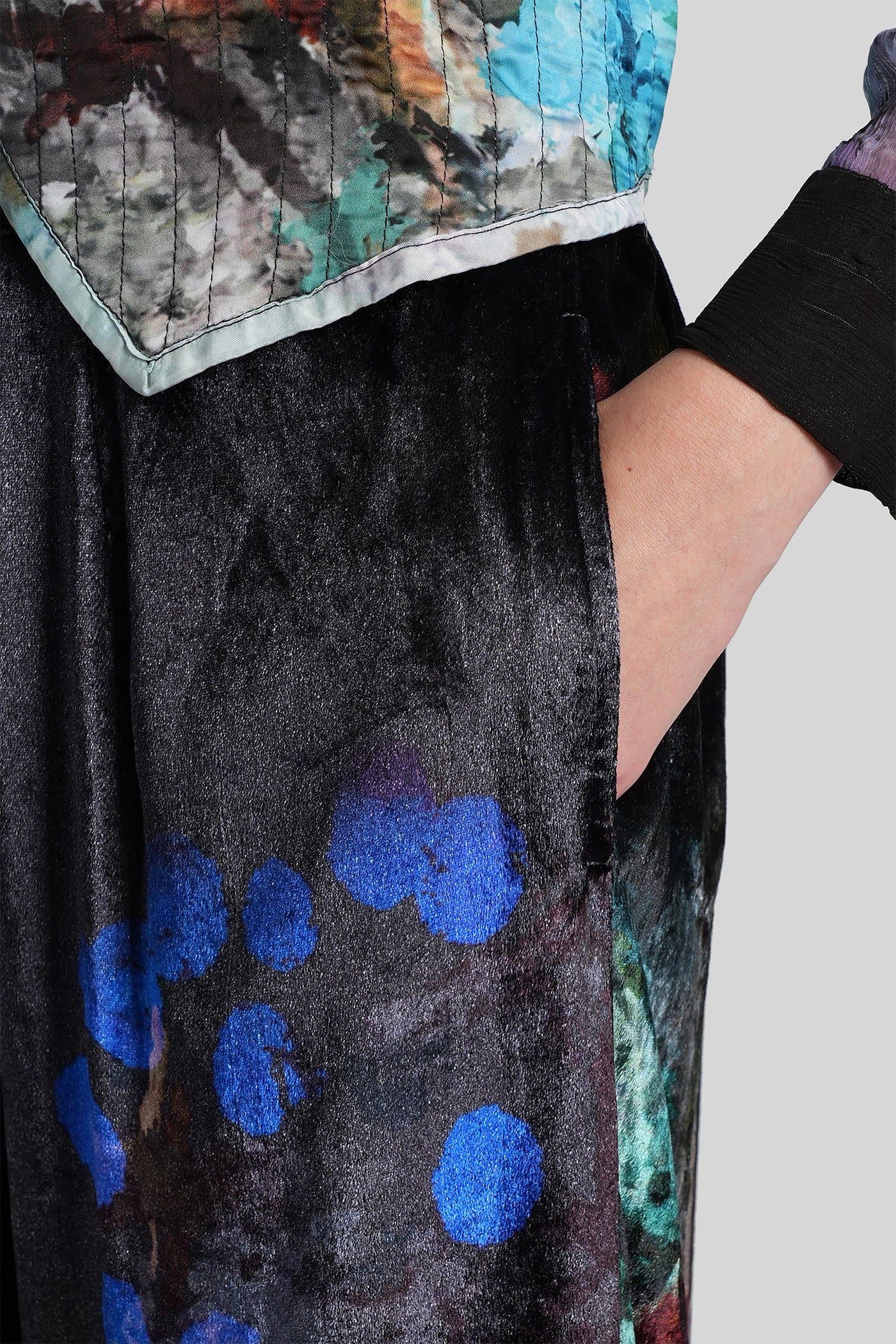 Pants in black velvet - Image 5
