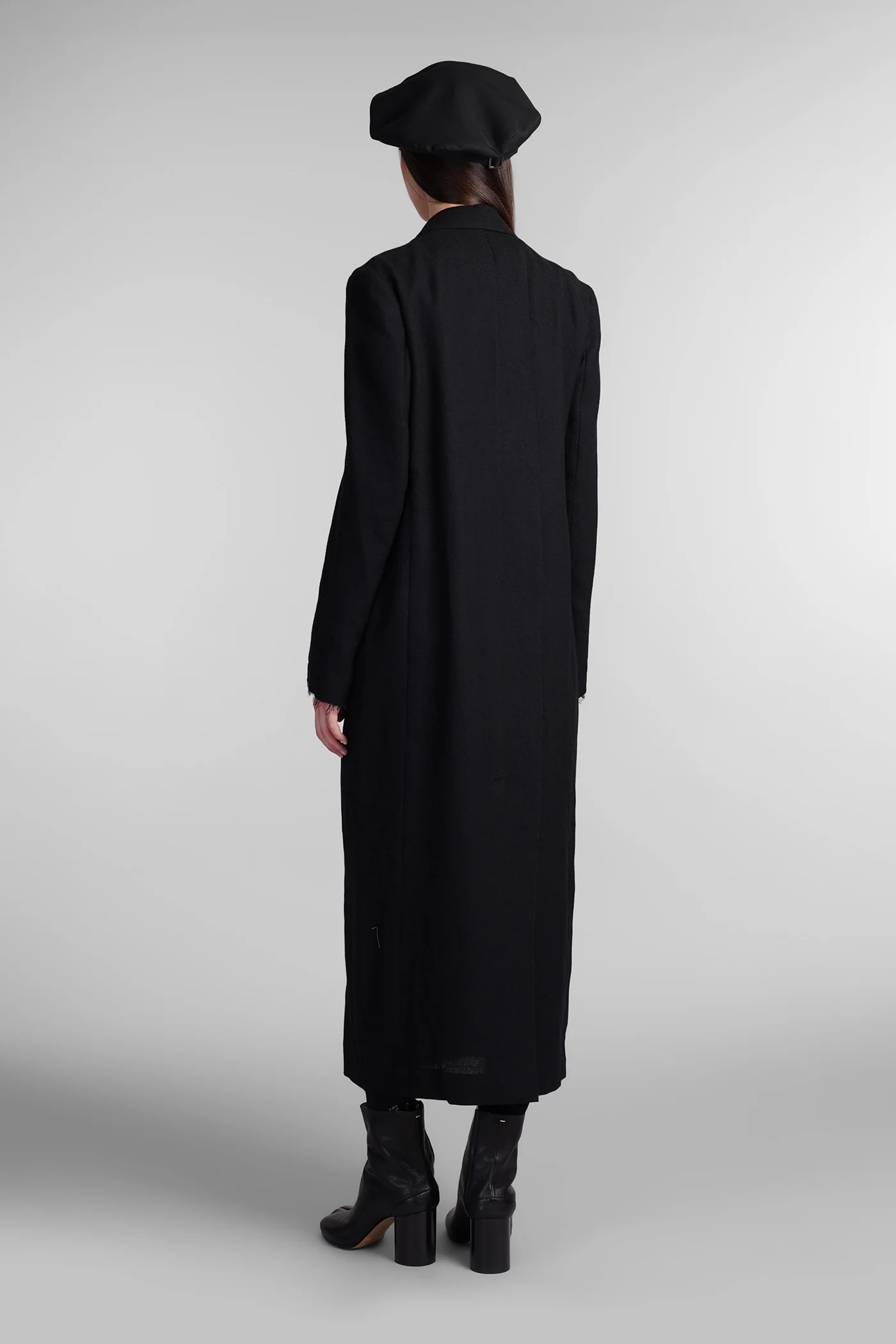 Coat in black wool - Image 3