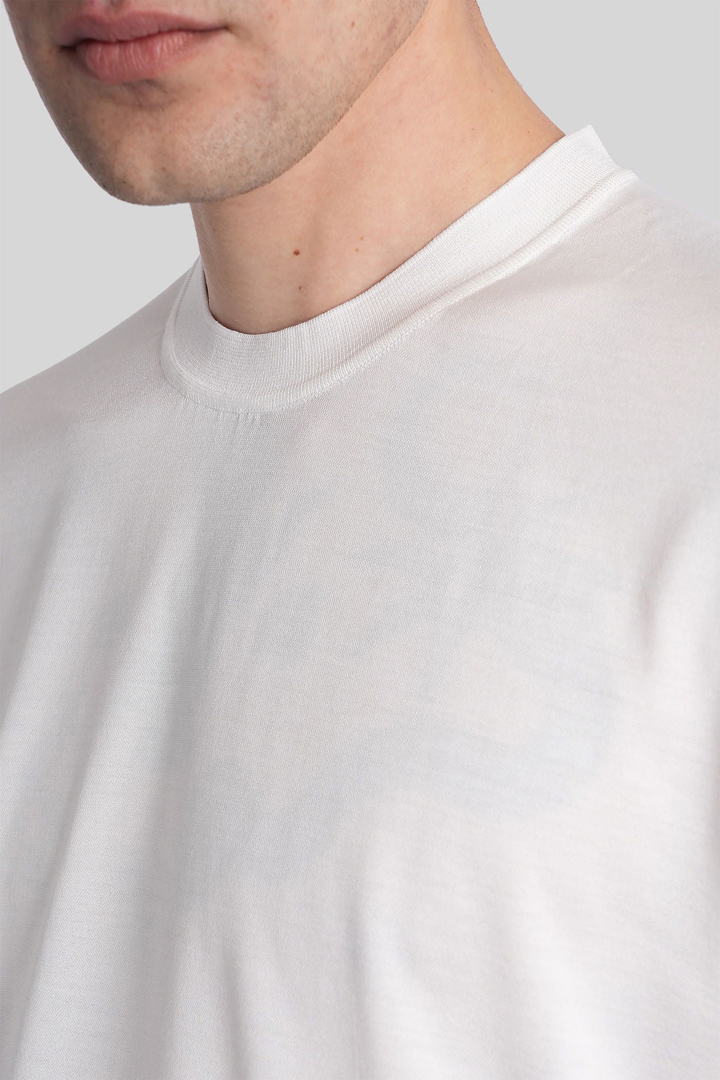 T-Shirt in white cotton - Image 30