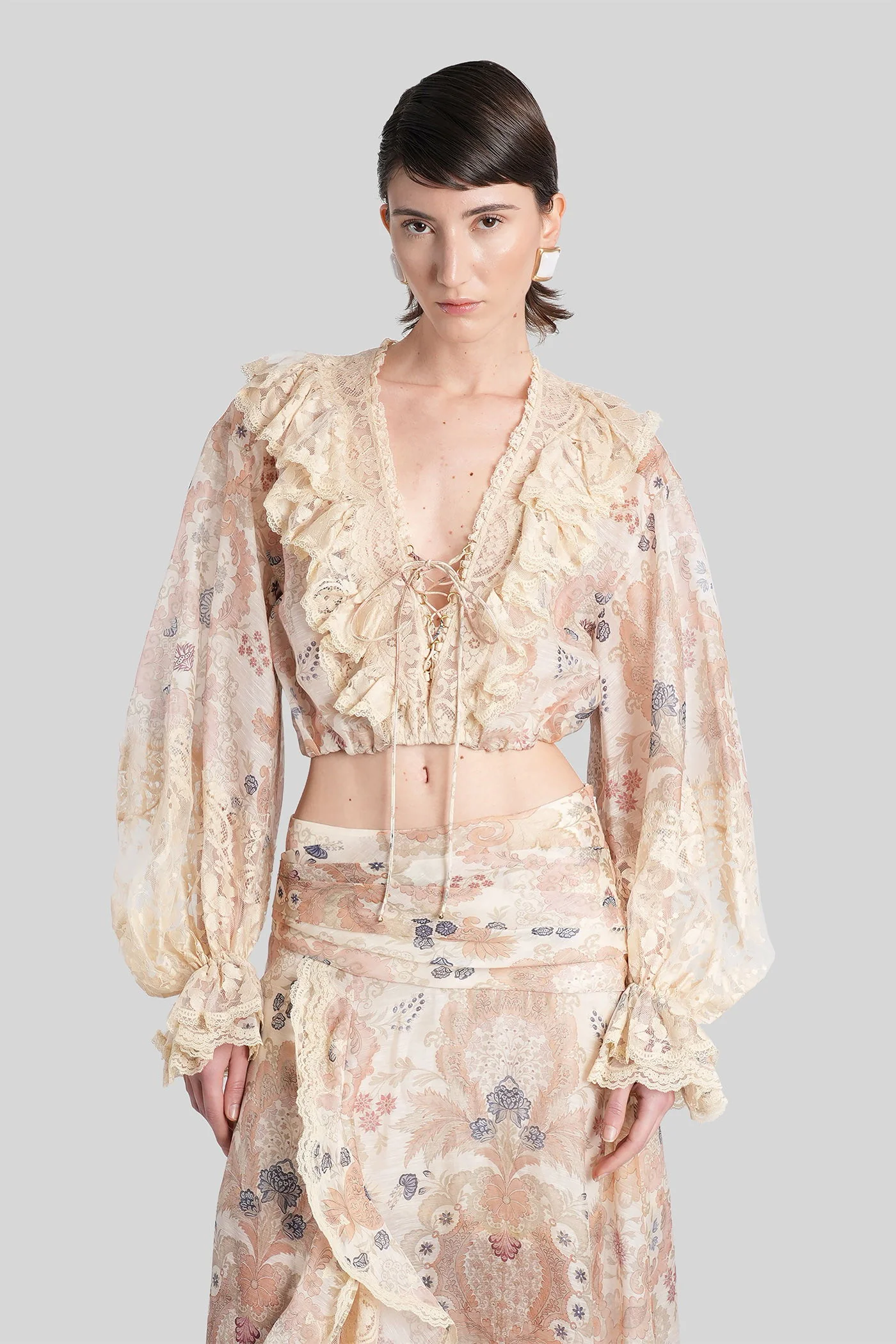 Blouse in beige linen